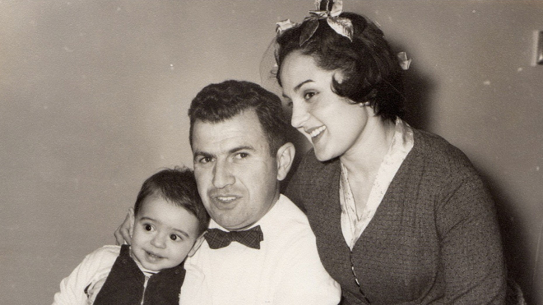 Alberto Vourvoulias-Bush (left) with his father, Jason L. Vourvoulias, and mother, Joyce Bush Vourvoulias in Mexico City in 1959. (Photo: Courtesy of Alberto Vourvoulias-Bush)