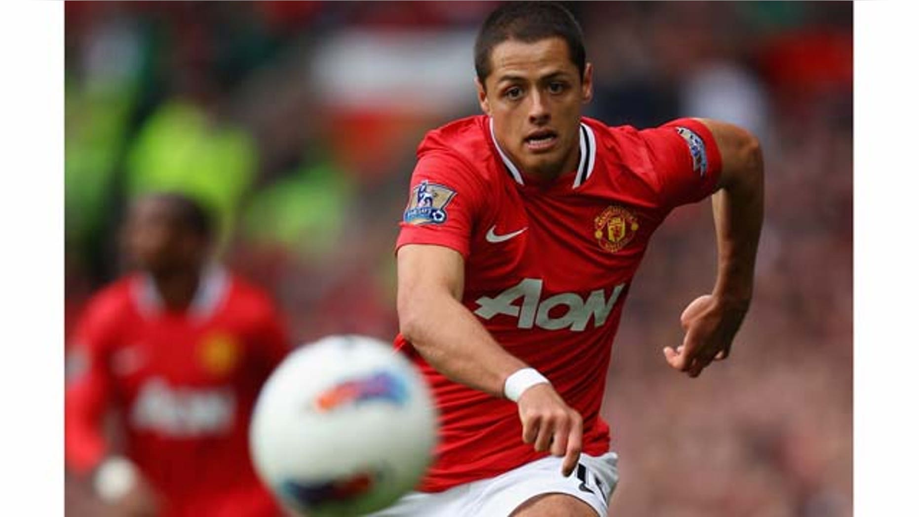 MANCHESTER, ENGLAND - AUGUST 28: Javier Hernandez of Manchester United chases the ball during the Barclays Premier League match between Manchester United and Arsenal at Old Trafford on August 28, 2011 in Manchester, England. (Photo by Alex Livesey/Getty Images)