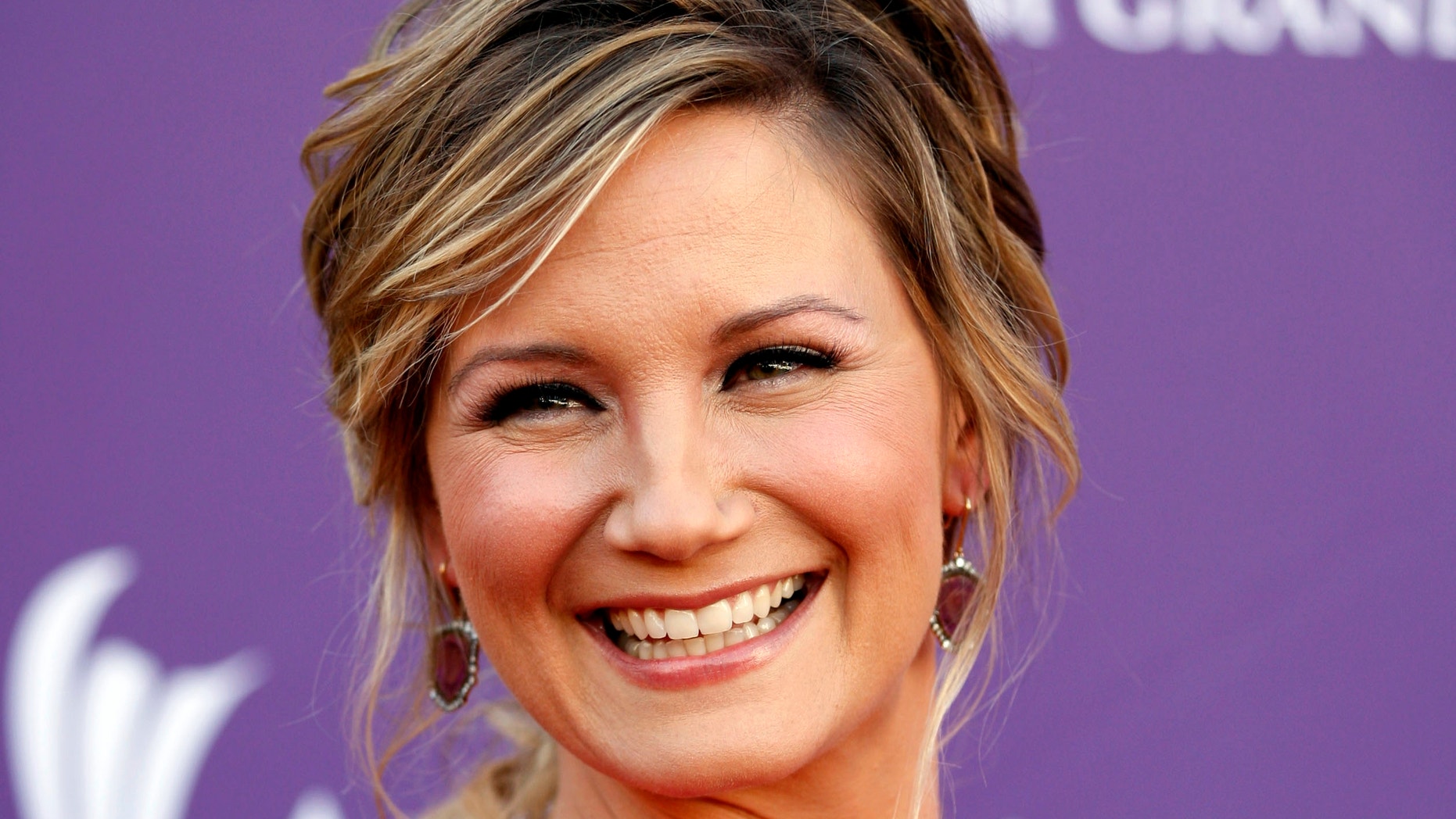 Country singer Jennifer Nettles, of musical group Sugarland, arrives at the 47th Annual Academy of Country Music Awards on April 1, 2012.