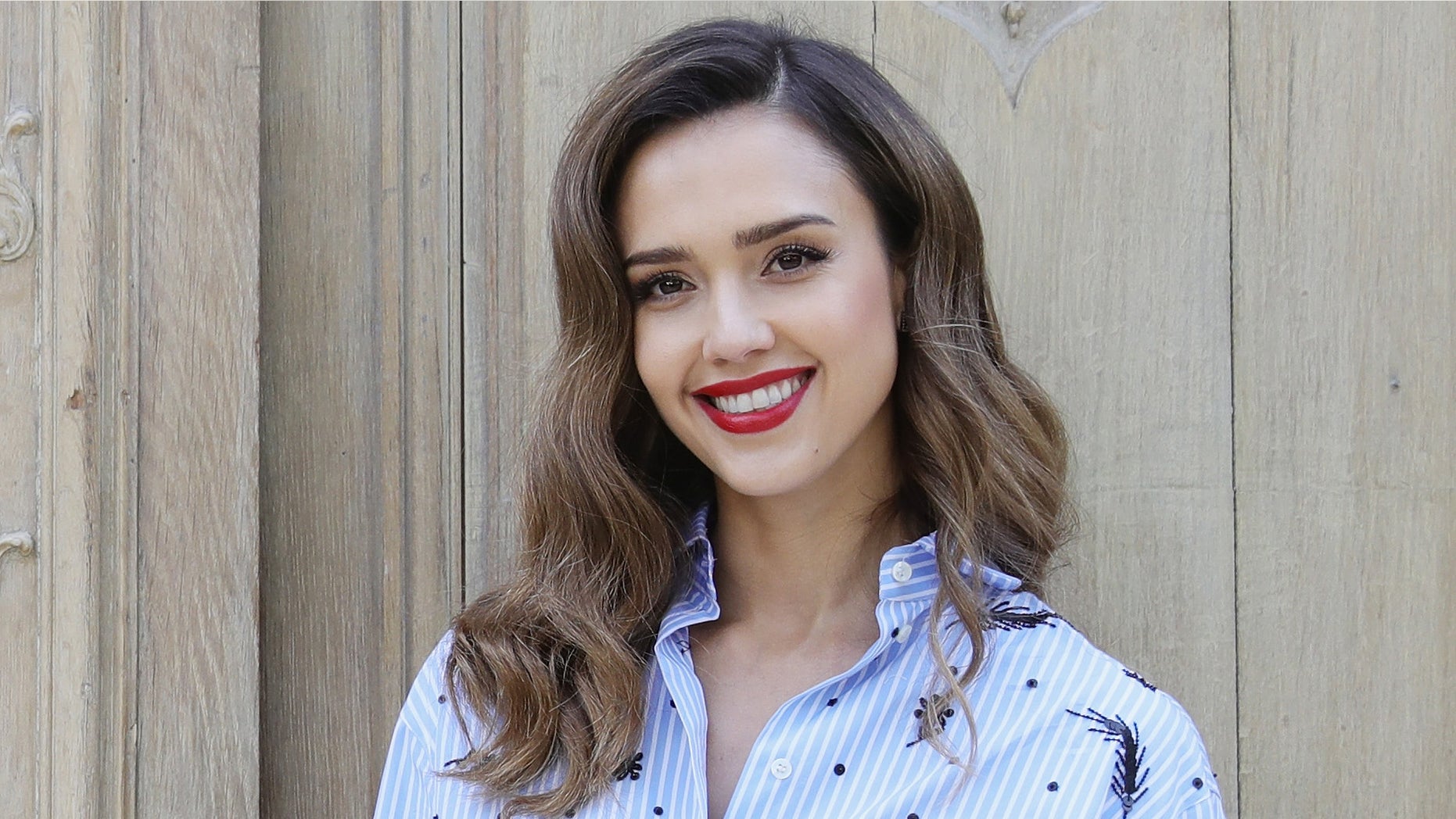 PARIS, FRANCE - OCTOBER 02: Actress Jessica Alba attends the Valentino show as part of the Paris Fashion Week Womenswear Spring/Summer 2017 on October 2, 2016 in Paris, France. (Photo by Vittorio Zunino Celotto/Getty Images)