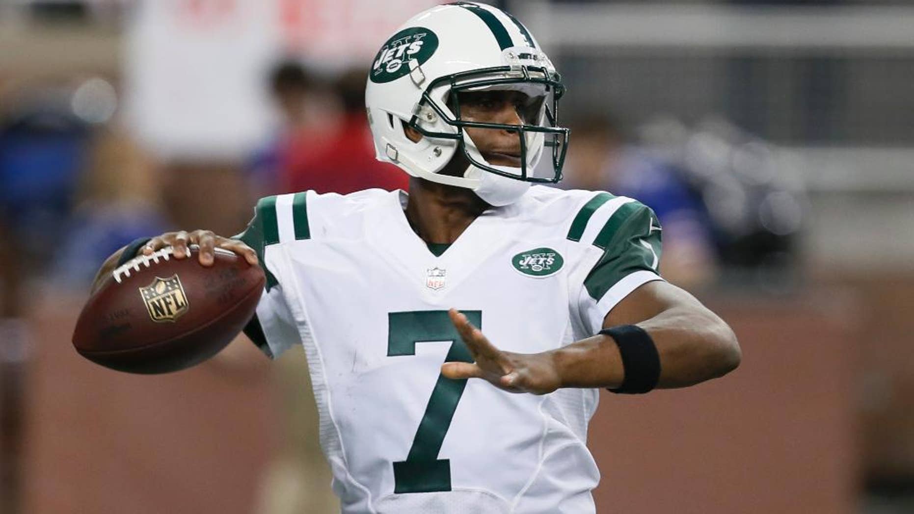 New York Jets quarterback Geno Smith (7) throws against the Buffalo Bills during the second half of an NFL football game in Detroit, Monday, Nov. 24, 2014. Smith is getting another shot as the New York Jets' starting quarterback. The team announced Wednesday, Nov. 26, 2014 that Smith, benched the last three games in favor of Michael Vick, will be under center against the Miami Dolphins on Monday night. (AP Photo/Paul Sancya)