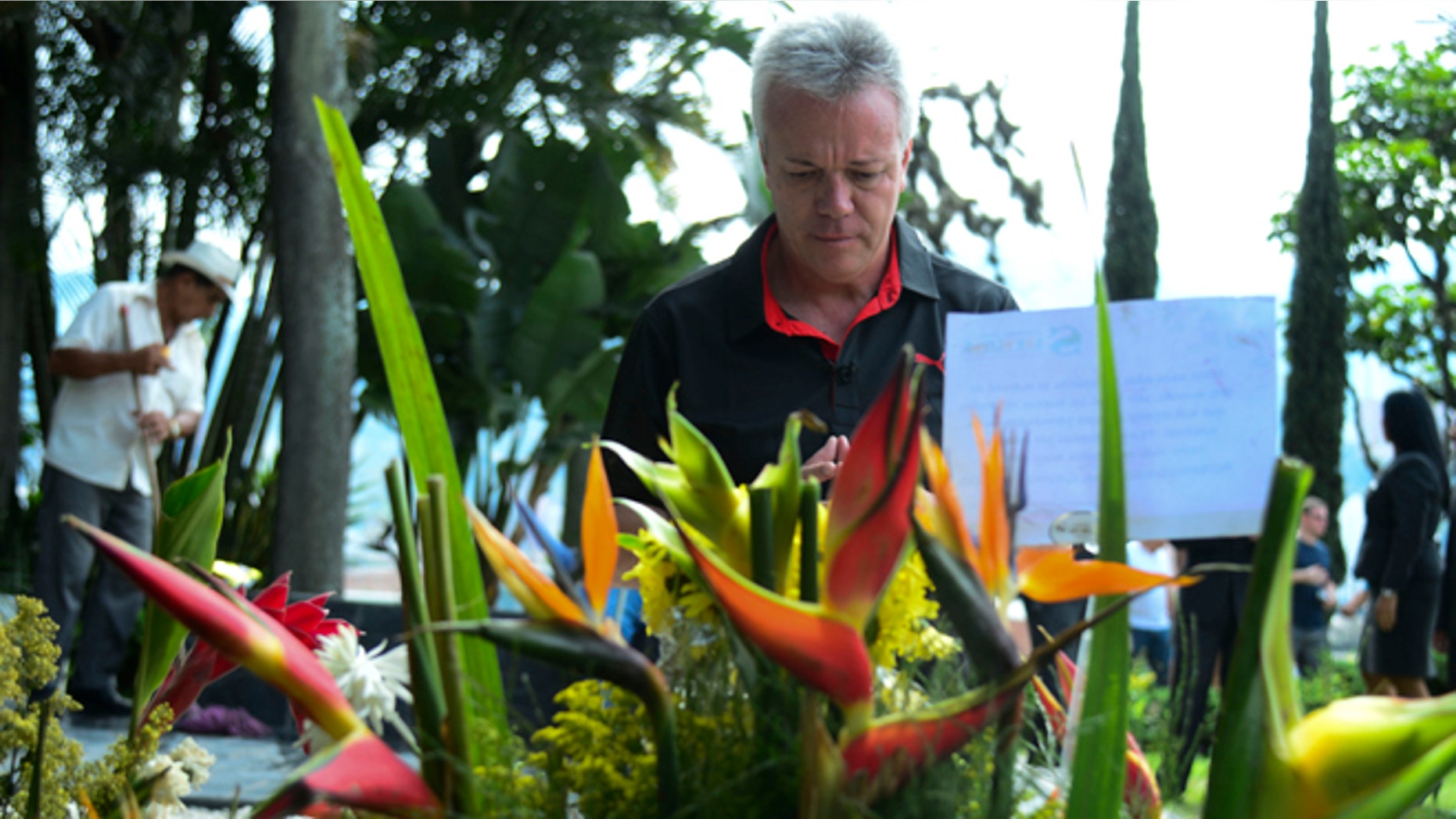 Jhon Jairo Velasquez, A.K.A "Popeye", visits the tomb of Colombian drug lord Pablo Escobar at the Montesacro cemetery in Medellin, Antioquia department, Colombia on December 2, 2015. Popeye, who was leader of Escobar's hit men and confessed having committed himself 300 murders and coordinated another 3,000, was released this year after serving three-fifths of his sentence. AFP PHOTO/Raul ARBOLEDA / AFP / RAUL ARBOLEDA (Photo credit should read RAUL ARBOLEDA/AFP/Getty Images)