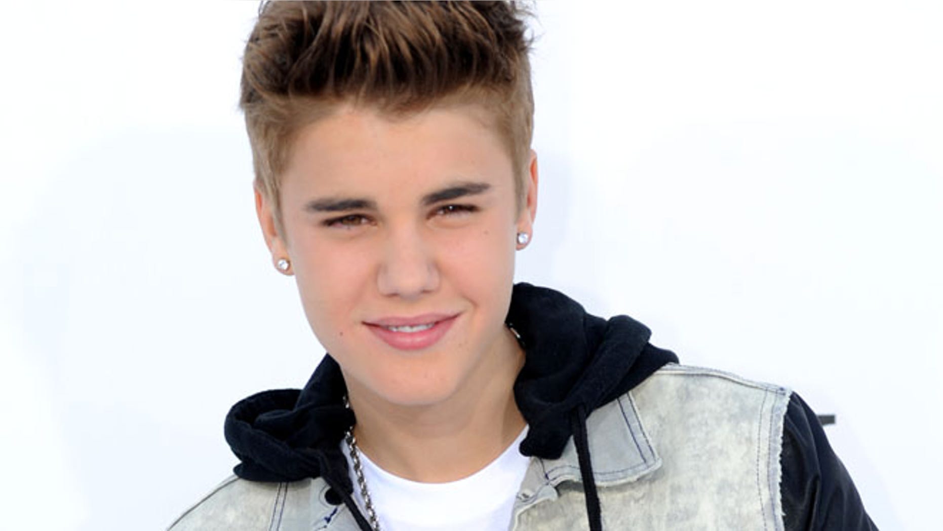 In this photo provided by the Las Vegas News Bureau, Justin Bieber walks the red carpet to the screams of adoring fans for the 2012 Billboard Music Awards at the MGM Grand on the Las Vegas Strip. Sunday, May 20, 2012. (AP Photo/Las Vegas News Bureau, Glenn Pinkerton)