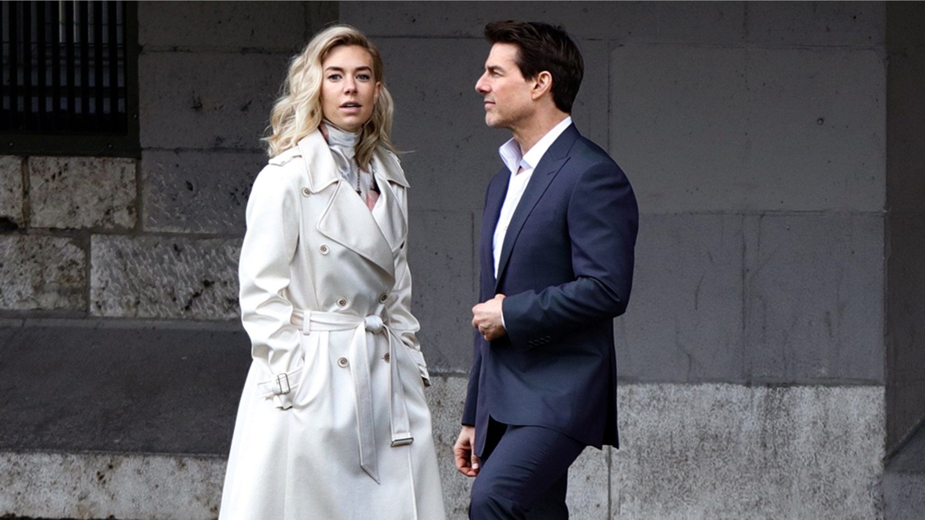 May 2, 2017 - Paris, France - Tom Cruise seen kissing Vanessa Kirby during a scene for 'Mission Impossible 6' in Paris, France, on May 2, 2017. (Credit Image: © Mehdi Taamallah/NurPhoto via ZUMA Press)