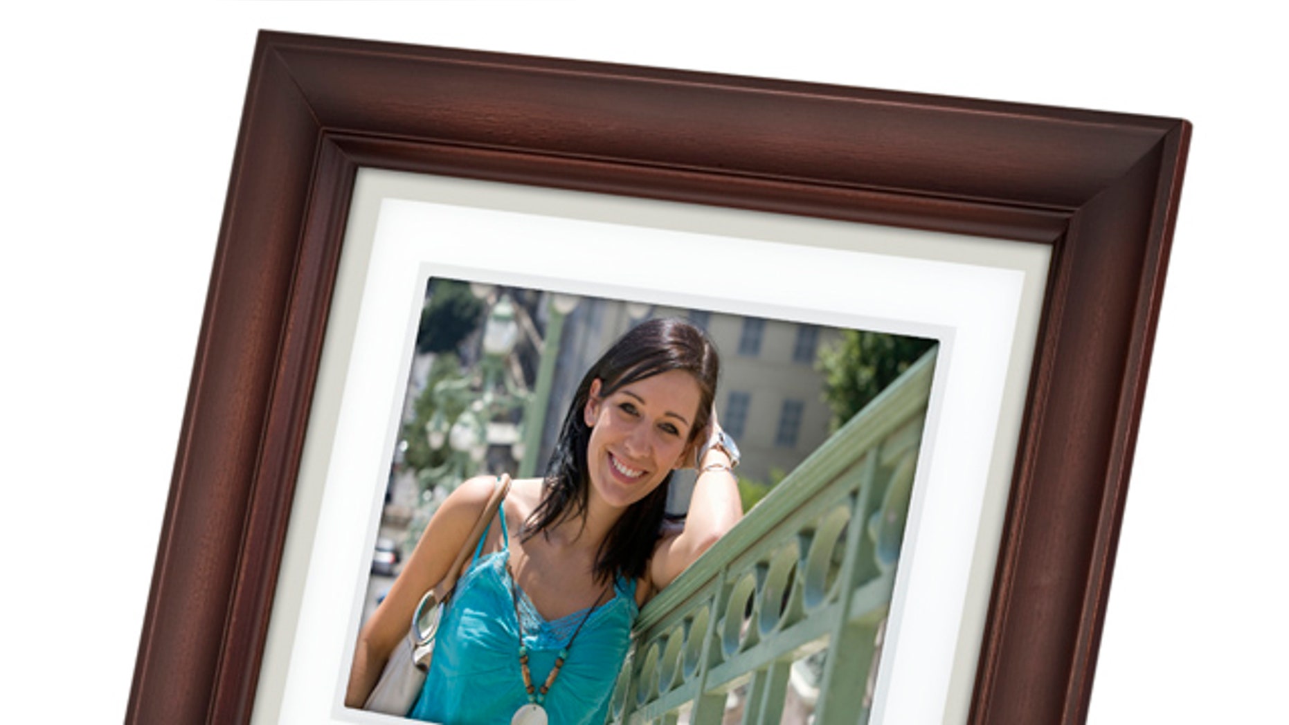 Some frames use LCD panels with fewer pixels than others. This means they can’t display as much detail as frames with higher resolutions, such as the Kodak EasyShare D830 8-inch digital frame with its 800 by 600 resolution.