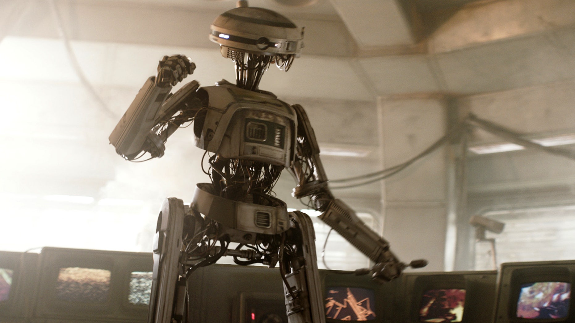 Phoebe Waller-Bridge plays L3-37 in "Solo: A Star Wars Story"