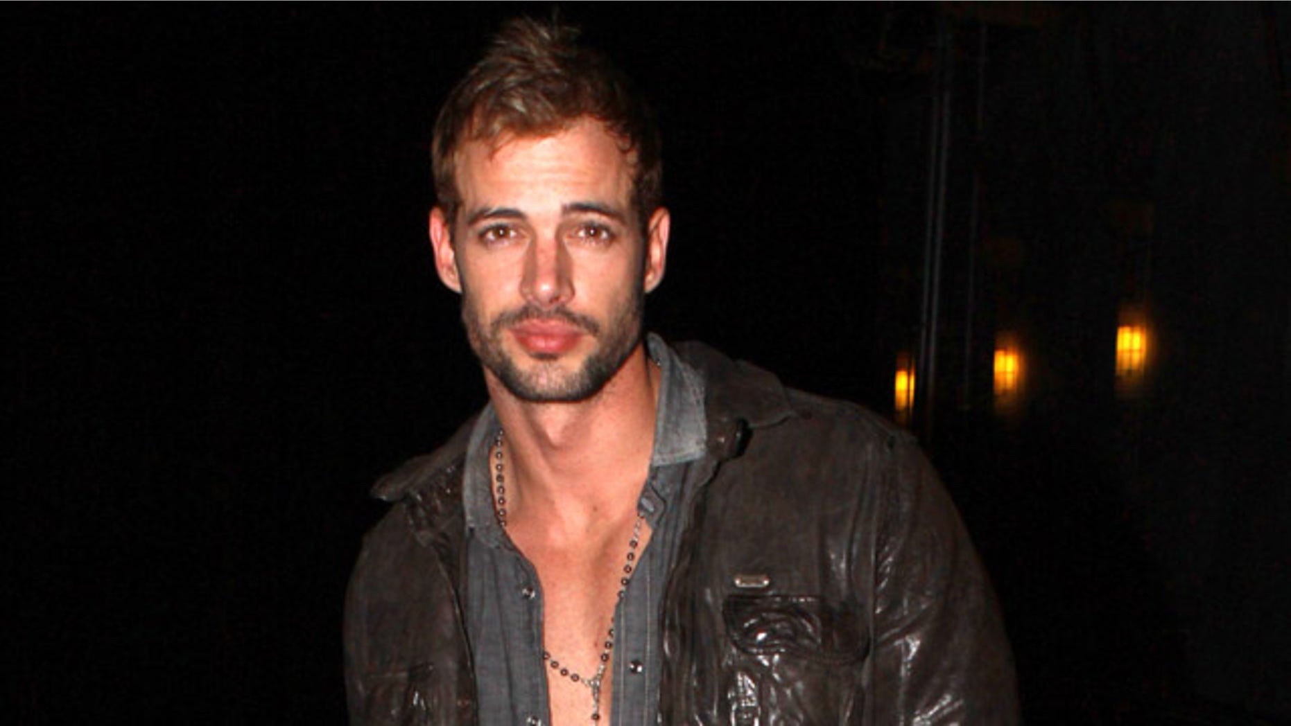 Photo©2010: The Grosby Group Los Angeles, Julio 22, 2010 EXCLUSIVO WILLIAM LEVY aprovecha su tiempo en Los Angeles. Por la tarde sale de compras y paseo con una amiga embarazada por Beverly Hills y por la noche lo encontramos a las 3 de la maniana caminando por la Avenida Sunset en Hollywood con una cara de estar mucho mas cansado. (PG) .