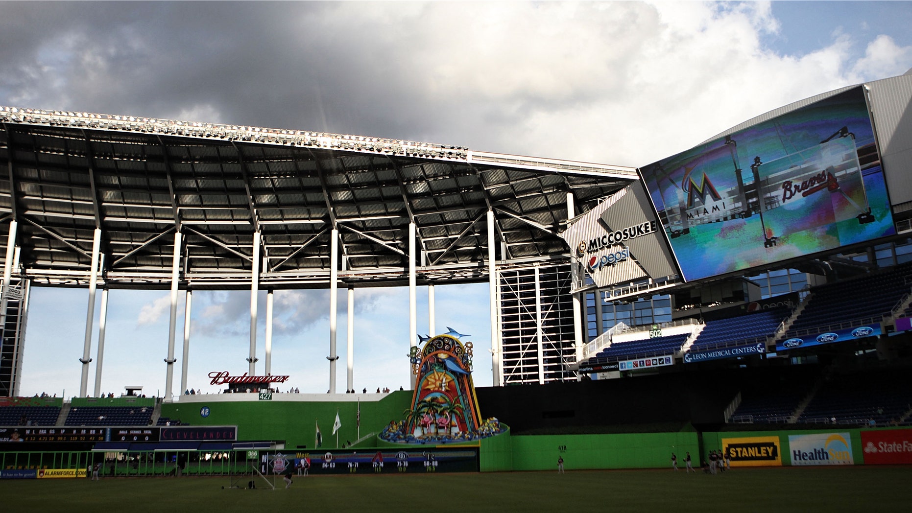 MIAMI, FL - SEPTEMBER 18: A general view of the park with the roof open as the Atlanta Braves prepare against the Miami Marlins by taking batting practice at Marlins Park on September 18, 2012 in Miami, Florida. (Photo by Marc Serota/Getty Images)