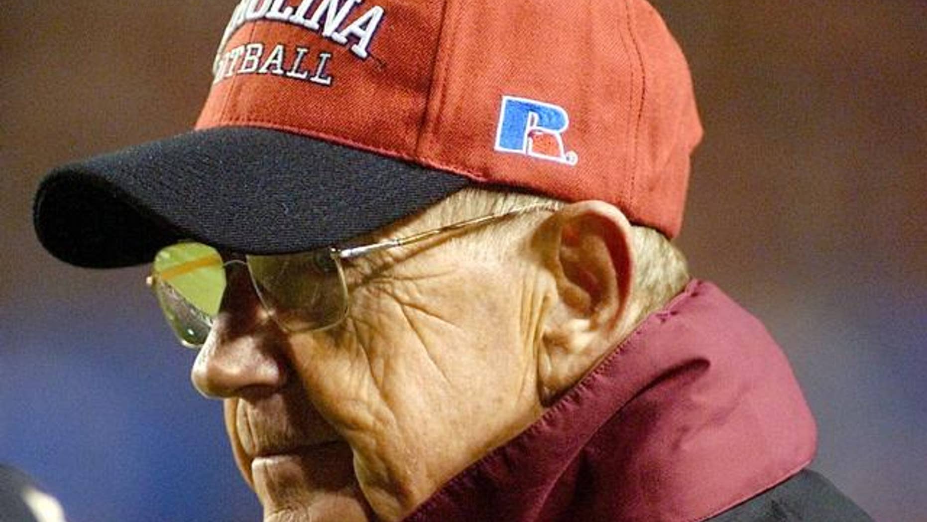 Lou Holtz, as University of South Carolina head football coach in 2003 (AP Photo)