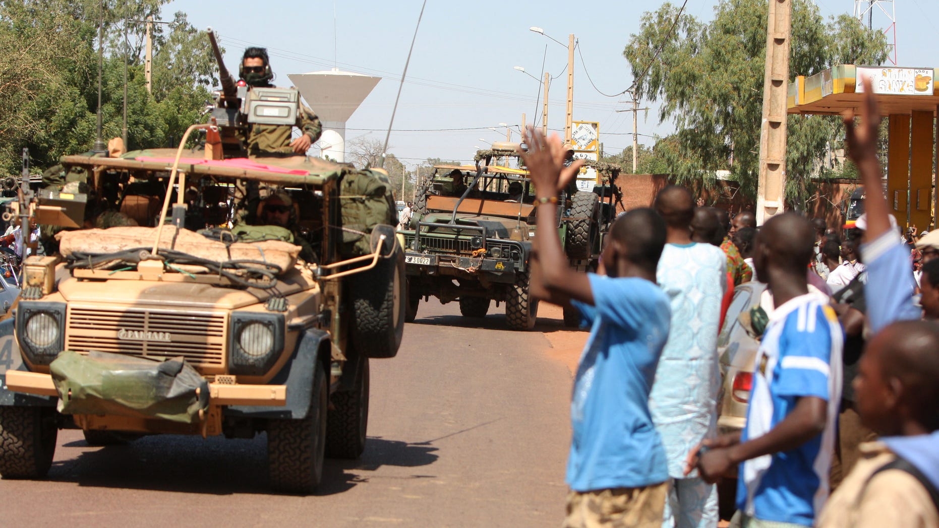 Jan. 18, 2013 - Residents of San in central Mali clap as French troops pass through en route to Sevare, Mali.