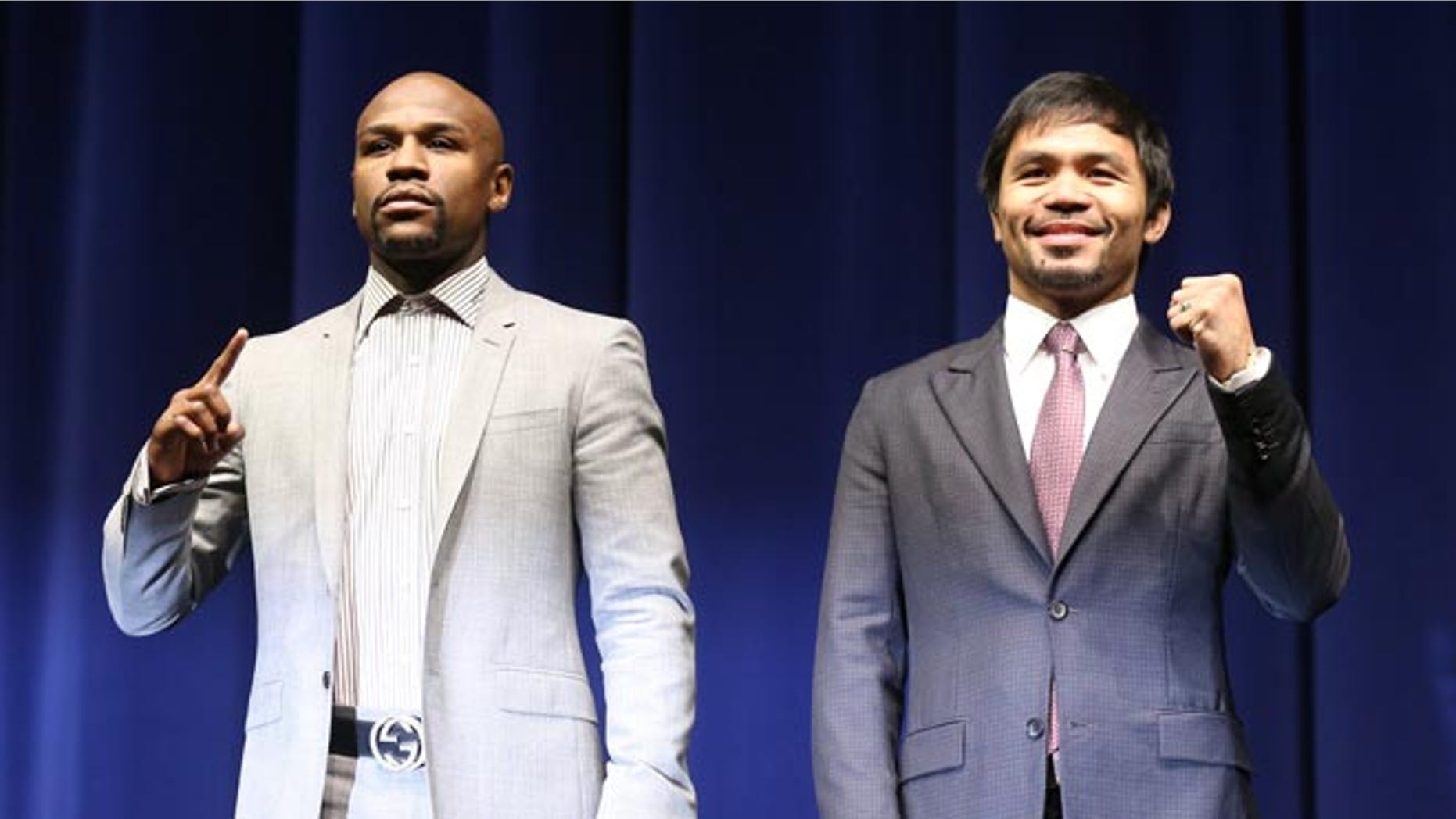 LOS ANGELES, CA - MARCH 11: Floyd Mayweather (L) and Manny Pacquiao pose together at the start of their Press Conference promoting their upcoming fight on March 11, 2015 in Los Angeles, California. (Photo by Stephen Dunn/Getty Images)