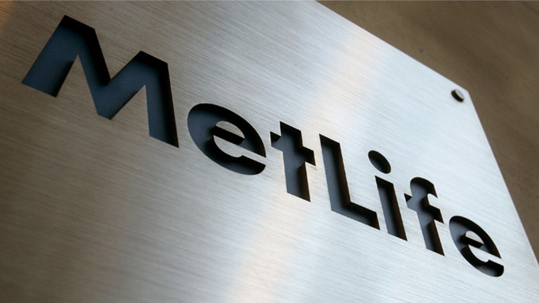 NEW YORK - JANUARY 31: A MetLife sign is seen January 31, 2005 in New York City. MetLife Inc. announced today it would acquire Travelers Life and Annuity from Citigroup Inc. for $11.5 billion, making it the largest life insurance provider in North America. (Photo by Mario Tama/Getty Images)