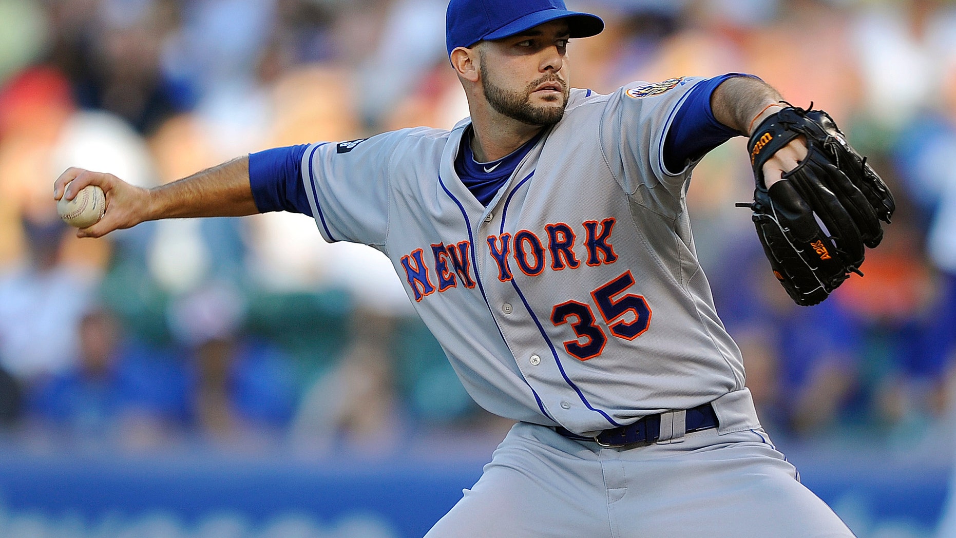 June 26, 2012: New York Mets' Dillon Gee (35) pitches against the Chicago Cubs during the first inning of a baseball game in Chicago.