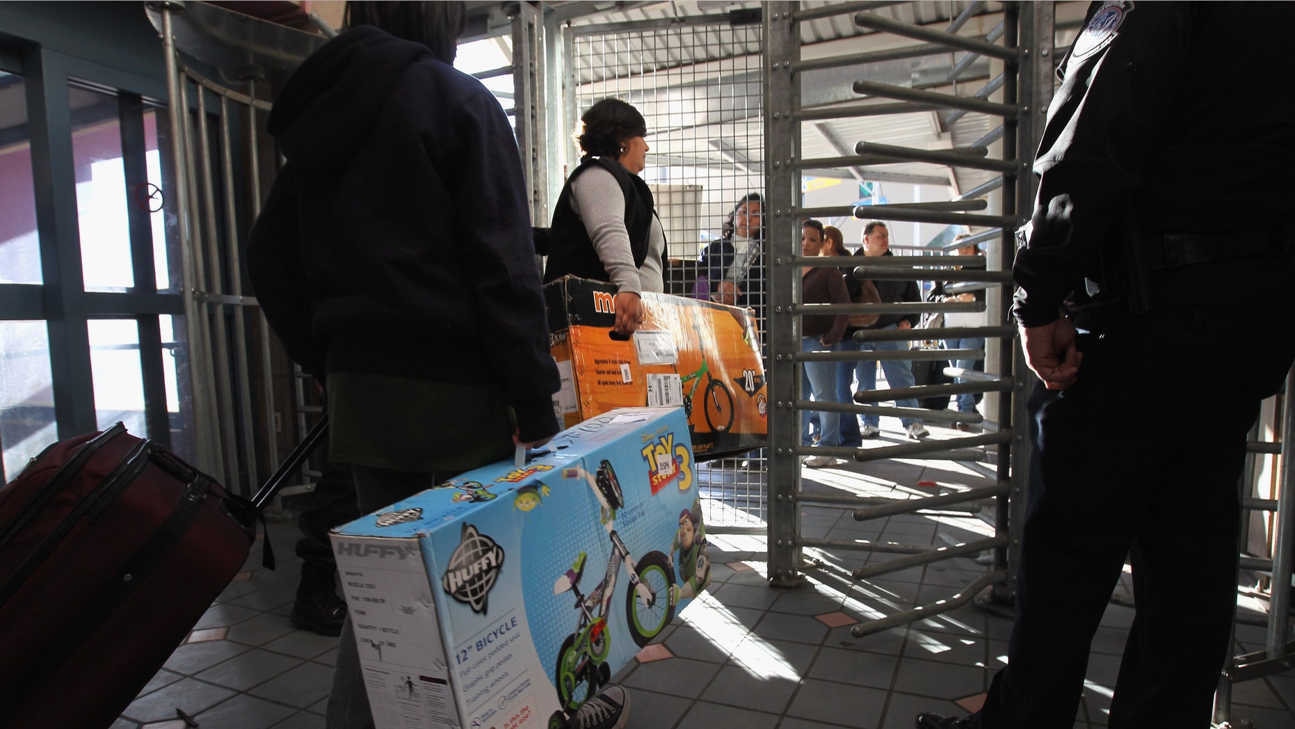 NOGALES, AZ - DECEMBER 10: Visitors enter Mexico with goods purchased in the United States at the U.S.-Mexico border crossing on December 10, 2010 at Nogales, Arizona. (Photo by John Moore/Getty Images)