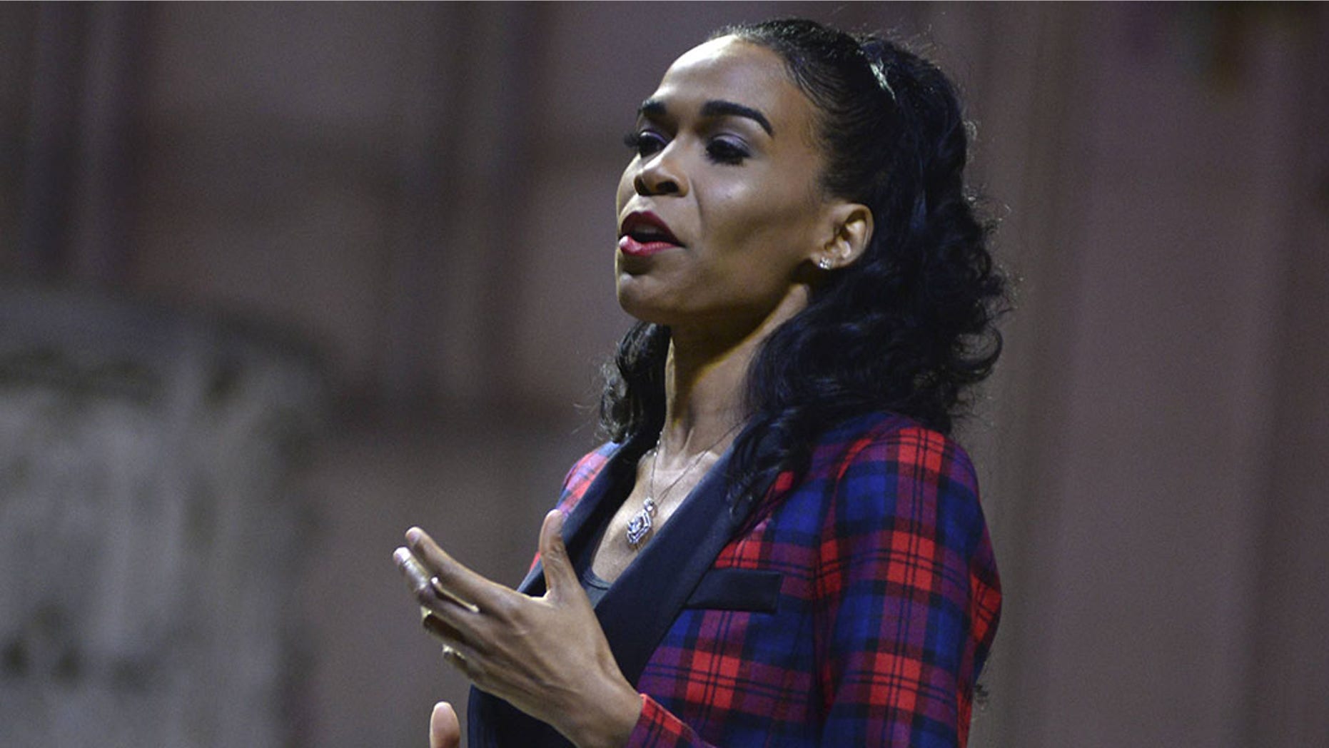 Destiny's Child singer, Michelle Williams, reportedly has checked herself into a mental health center for depression.