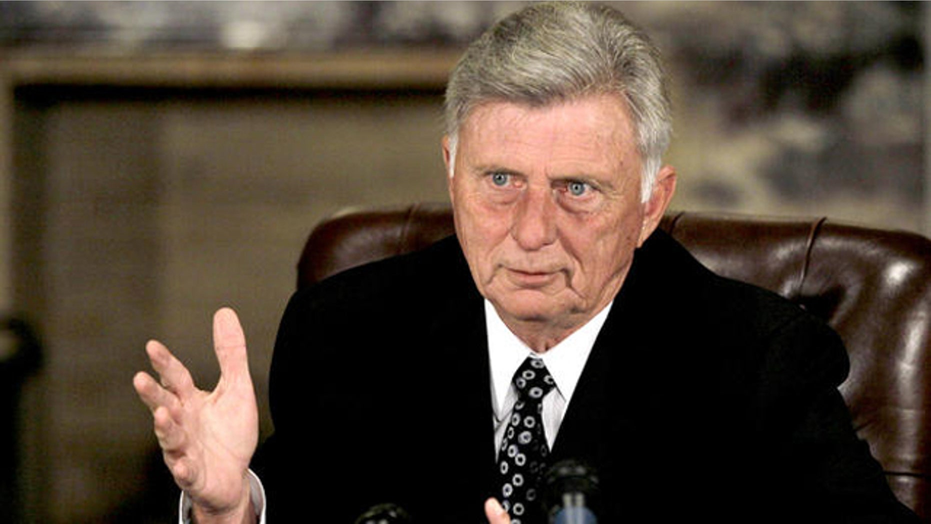 Arkansas Gov. Mike Beebe addresses a news conference in Little Rock in this 2012 photo (AP/File)