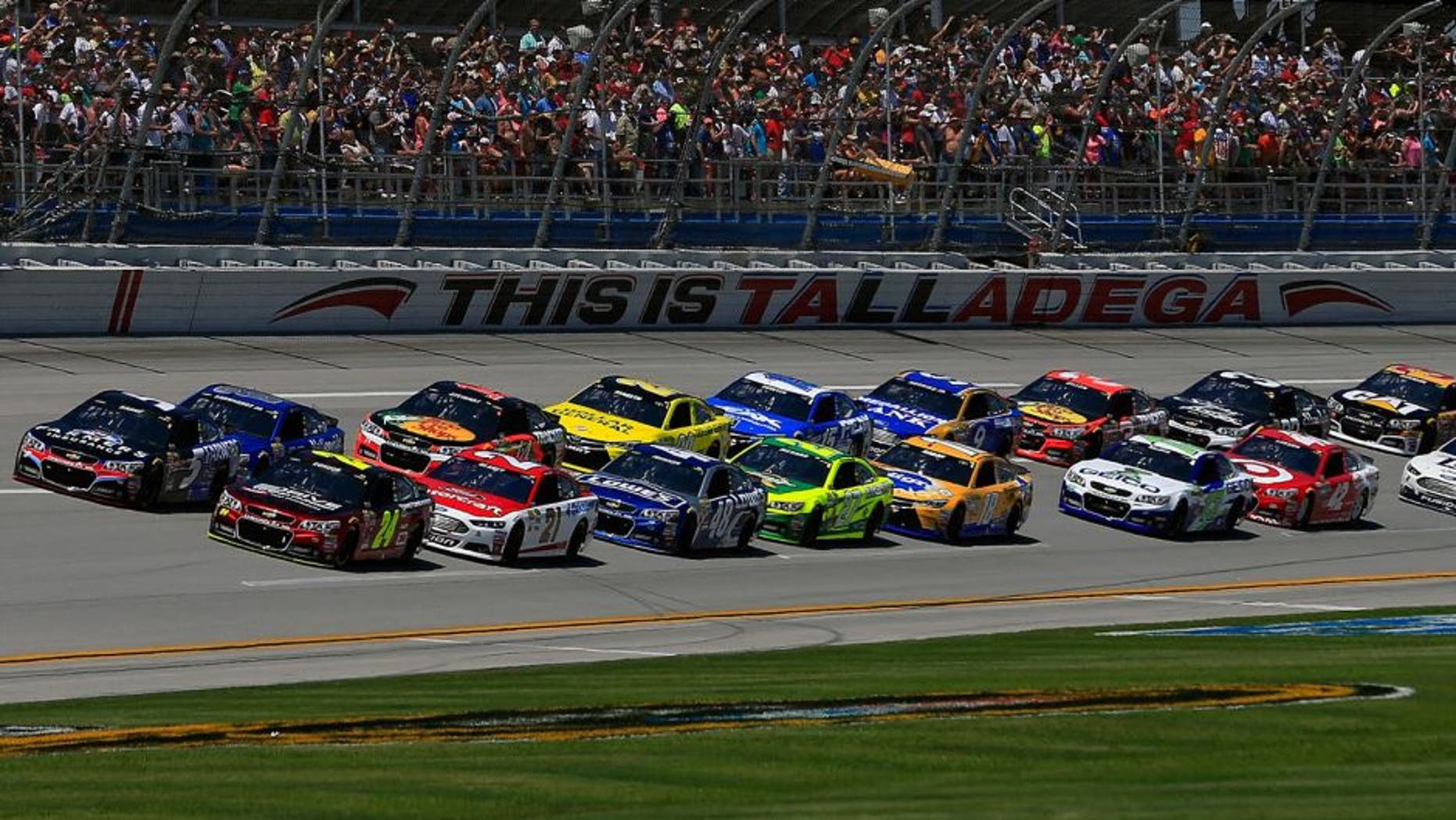 TALLADEGA, AL - MAY 03: Jeff Gordon, driver of the #24 Drive To End Hunger Chevrolet, and Kasey Kahne, driver of the #5 Farmers Insurance Chevrolet, lead the field to start the NASCAR Sprint Cup Series GEICO 500 at Talladega Superspeedway on May 3, 2015 in Talladega, Alabama. (Photo by Chris Trotman/NASCAR via Getty Images)