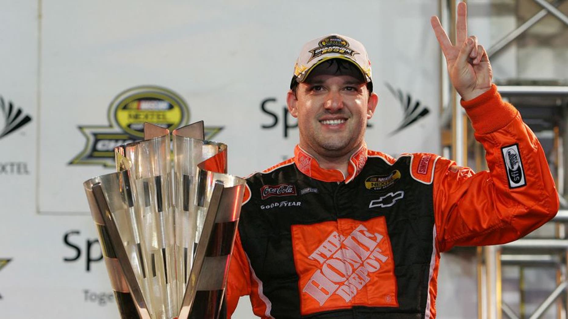20 November 2005 - Tony Stewart wins the Nextel Cup Championship during the running of the Ford 400 Nextel Cup Series race at Homestead-Miami Speedway in Homestead, FL. (Harold Hinson for TSN)