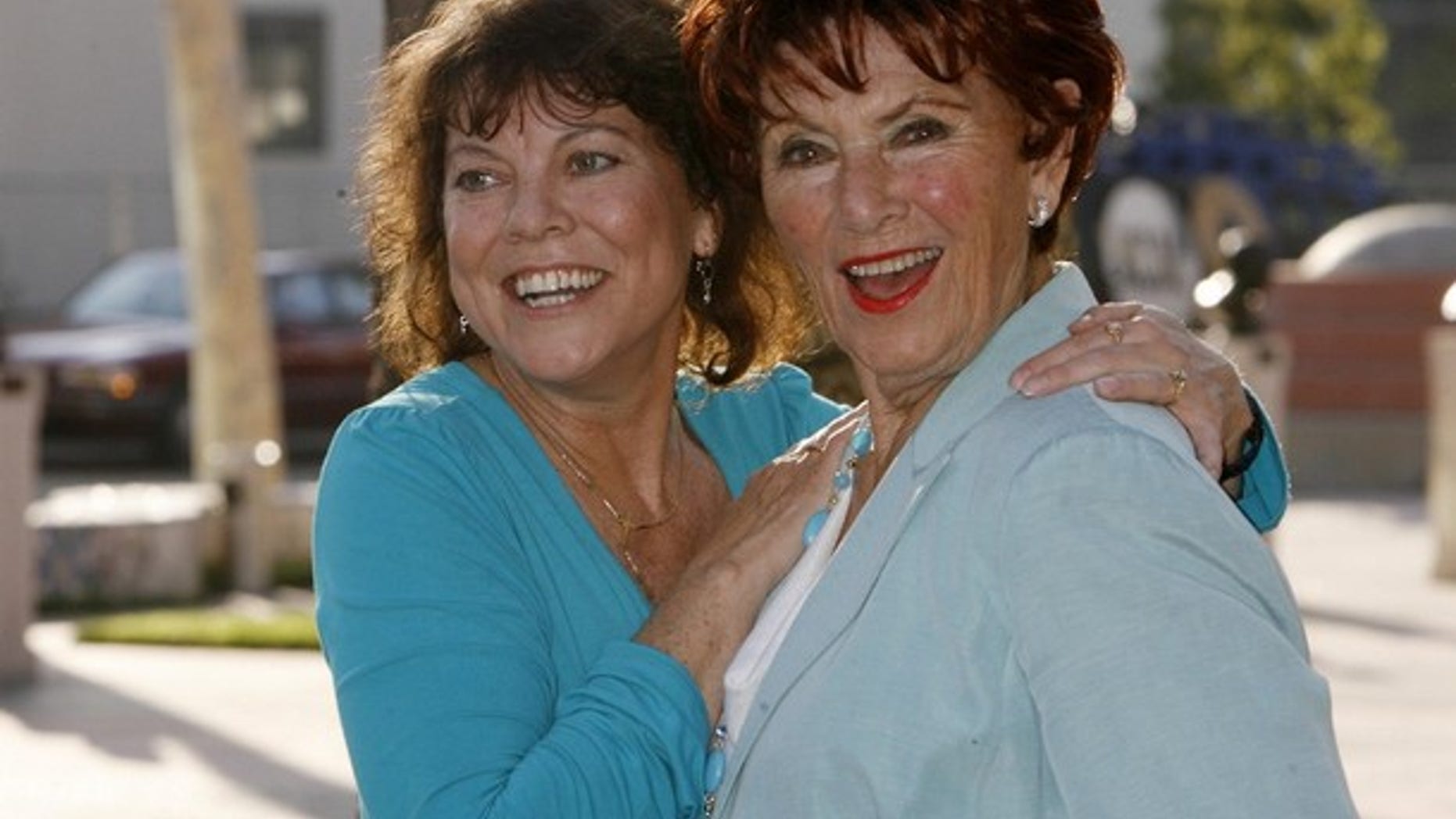 Actresses Erin Moran (L) and Marion Ross from "Happy Days" arrive at "A Father's Day Salute to TV Dads" hosted by the Academy of Television Arts & Sciences in Los Angeles, California June 18, 2009. REUTERS/Fred Prouser (UNITED STATES ENTERTAINMENT)