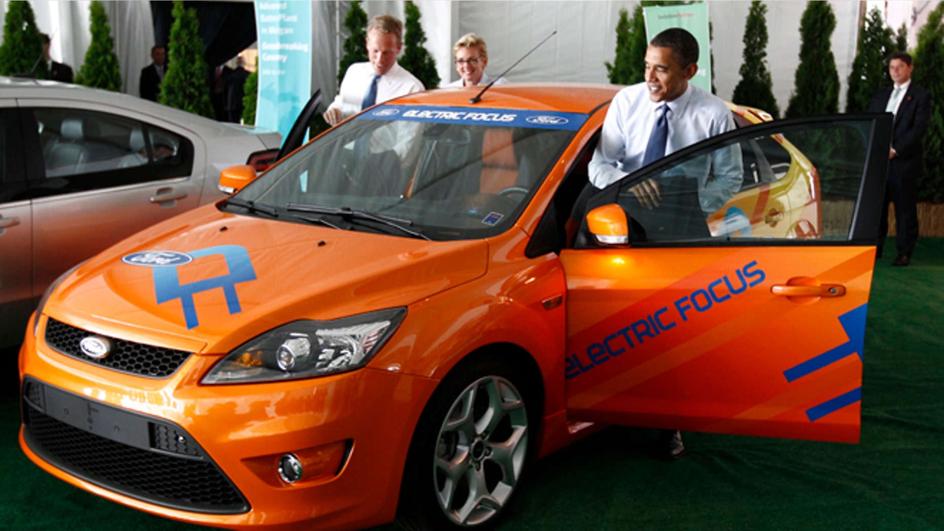 Watchdog Asked To Investigate Stimulus Backed Battery Plant After July 15 2010 President Gets Into An Electric Ford Focus As He Attends