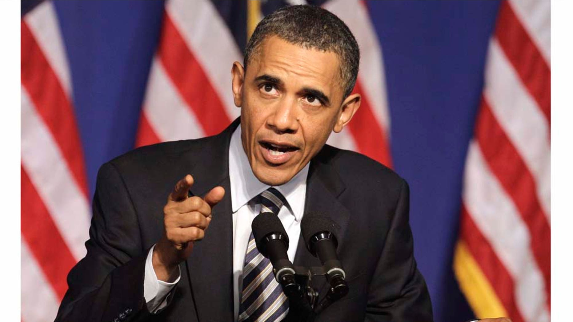 El presidente Barack Obama, en una foto de archivo del 27 de abril del 2011 habla en un evento para recaudar fondos para su campaña presidencial en Nueva York. Obama hará su primera visita el martes como presidente de Estados Unidos a la frontera con México con el objeto de reiterar su exhortación desde una ciudad de la frontera de Texas hacia una reforma de las leyes de inmigración de la nación. (Foto AP-Kathie Willens)