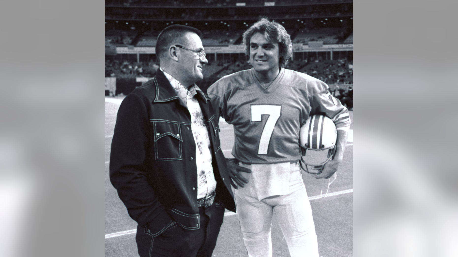 In this November 1975 file photo, Houston Oilers coach Bum Phillips, left, talks with quarterback Dan Pastorini before the Oilers' NFL football game against the Pittsburgh Steelers in Houston.