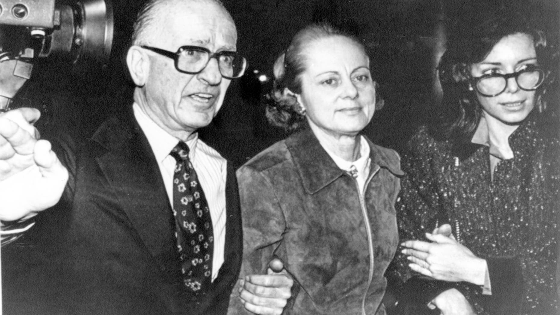 In this Feb. 24, 1981 file photo, Jean Harris, center, arrives at the Westchester County Courthouse to hear the verdict in her second-degree murder trial, in White Plains, N.Y. Harris died Sunday, Dec. 23, 2012, in New Haven, Conn. She was 89.