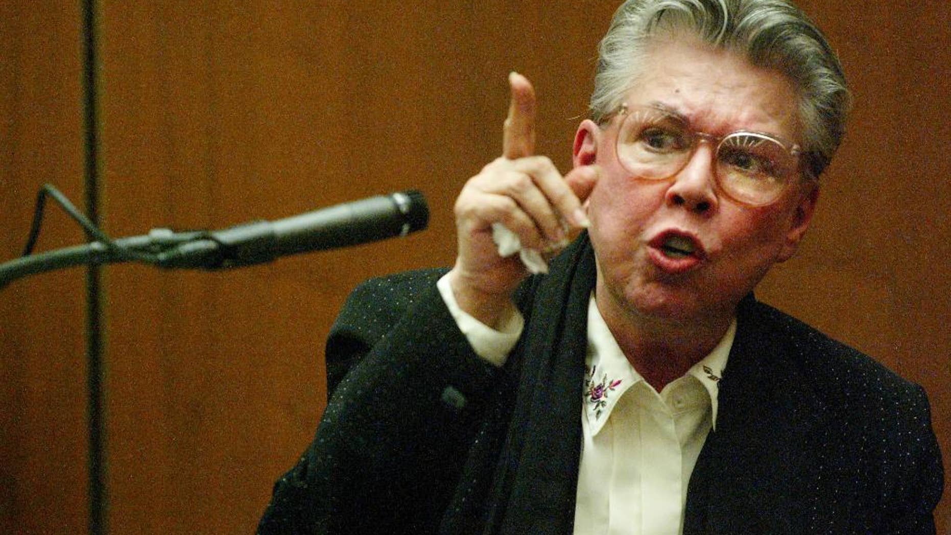 FILE- In this June 23, 2004 file photo, Sante Kimes testifies during her murder trial in Los Angeles Superior Court. A state prison spokeswoman says Kimes, who was convicted with her son of murdering a wealthy widow, has died in her cell at Bedford Hills Bedford Hills Correctional Facility in New York on Monday, May 19, 2014. She was 79. (AP Photo/Brian Vander Brug, Pool)