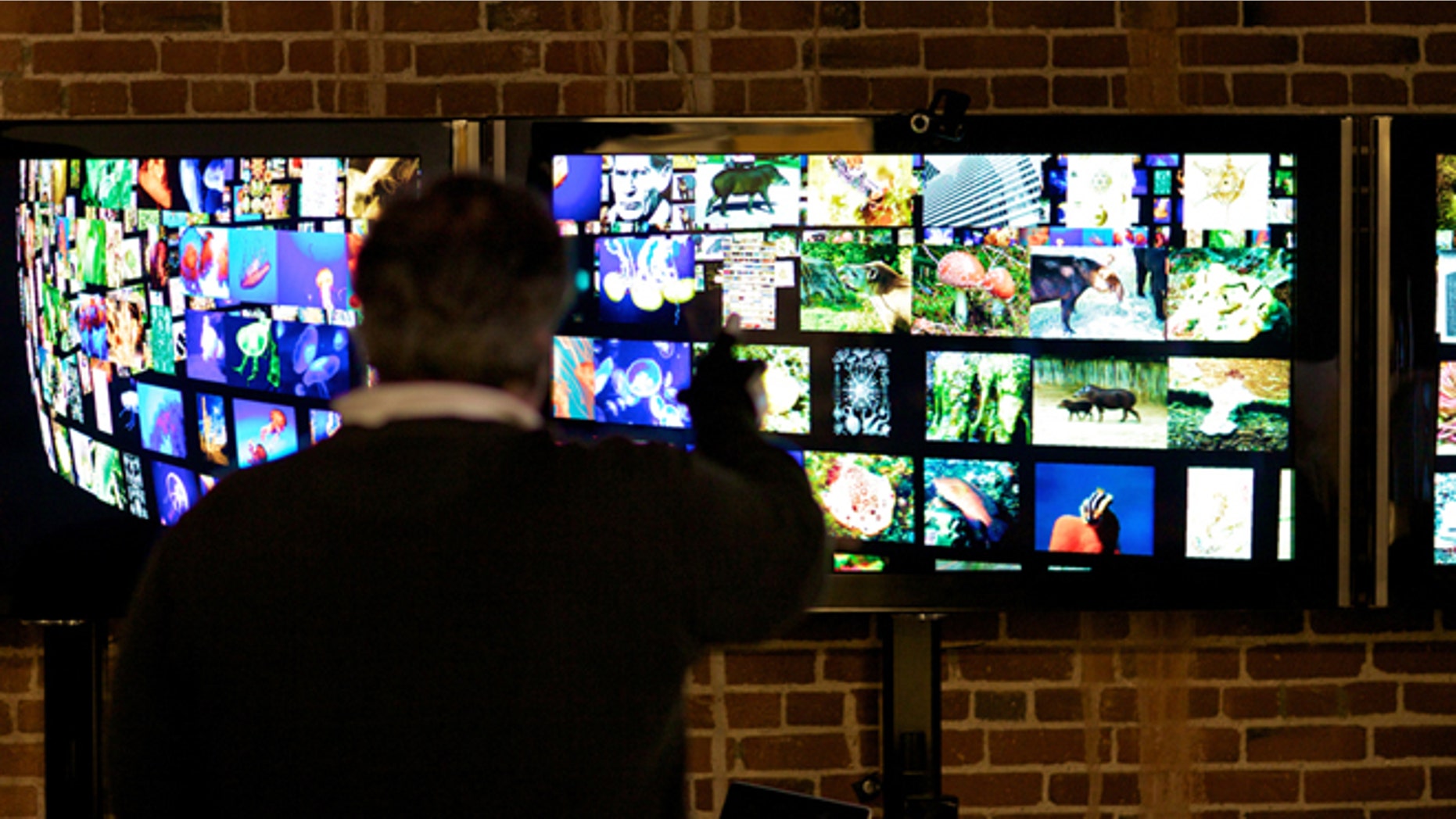 With Oblong Industries' innovative system, several people can simultaneously manipulate elements on interactive displays via the system's wands or on their own portable devices.