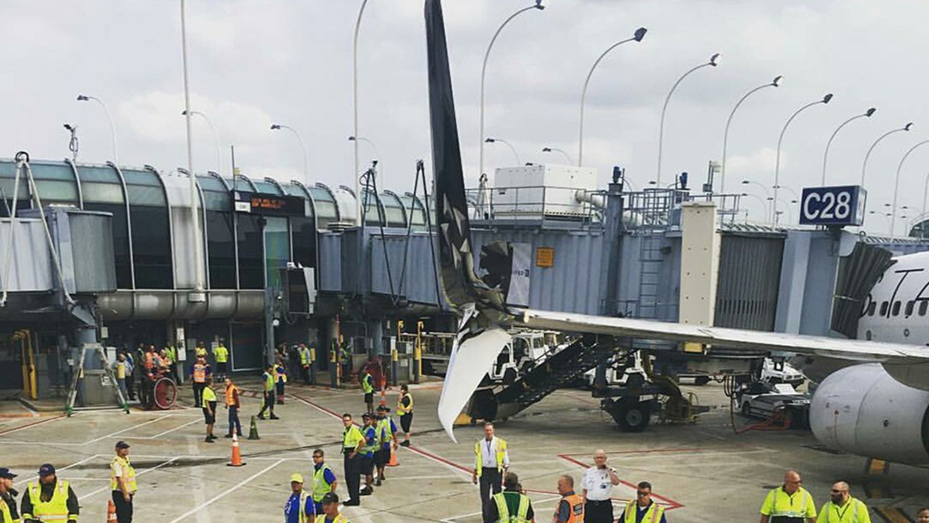 United Airlines Planes Collide On The Ground At Chicago O Hare Airport   Ohare Collission ORDAirportInsider1 