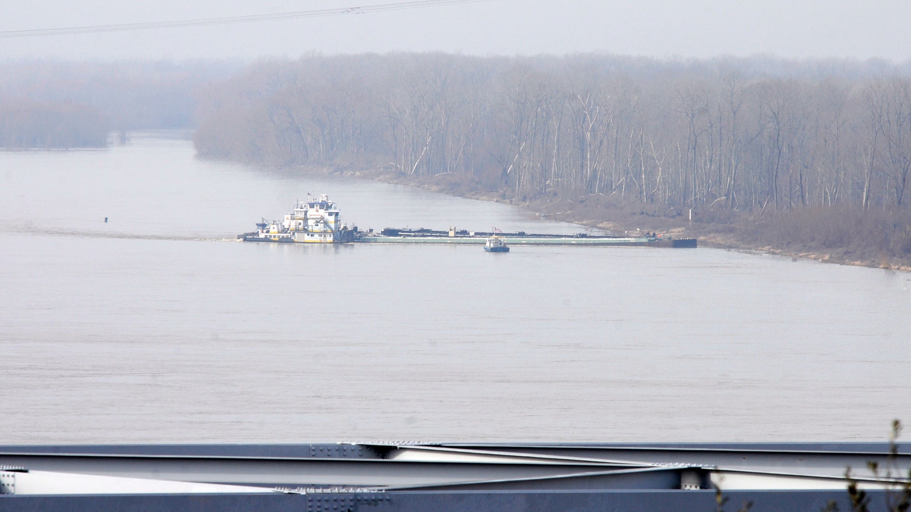 Jan. 27, 2013: The towboat Nature Way Endeavor banks a barge against the western bank of the Mississippi River. The river was closed to all traffic eight miles north and south of Vicksburg.