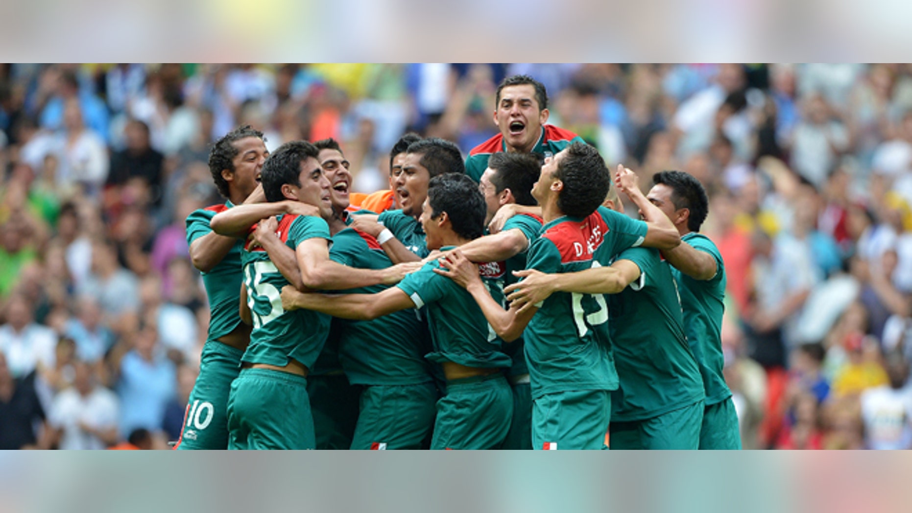 LONDON, ENGLAND - AUGUST 11: Mexico players celebrate after winning gold in the Men's Football Final between Brazil and Mexico on Day 15 of the London 2012 Olympic Games at Wembley Stadium on August 11, 2012 in London, England. (Photo by Jeff J Mitchell/Getty Images)