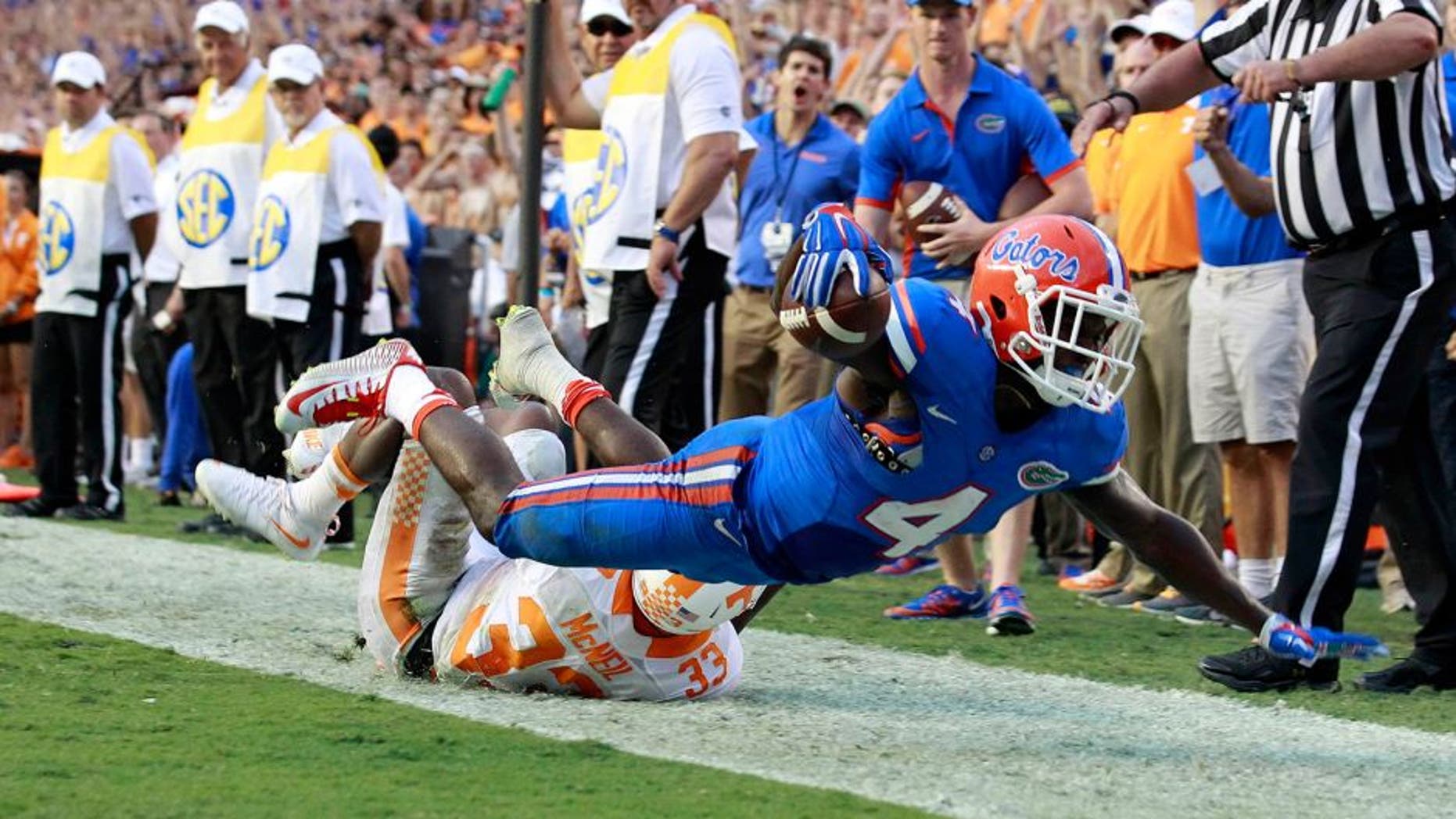 Sep 26, 2015; Gainesville, FL, USA; Florida Gators wide receiver Brandon Powell (4) runs the ball in for a touchdown as Tennessee Volunteers defensive back LaDarrell McNeil (33) attempts to defend during the second half at Ben Hill Griffin Stadium. Florida Gators defeated the Tennessee Volunteers 28-27. Mandatory Credit: Kim Klement-USA TODAY Sports