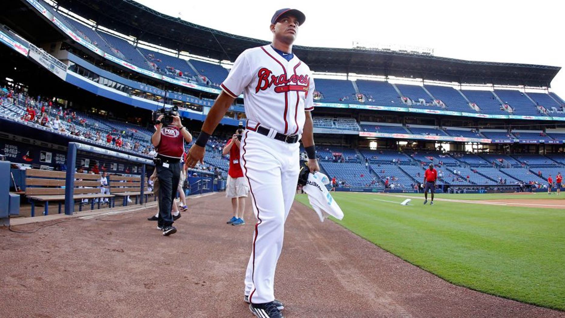 Sep 1, 2015; Atlanta, GA, USA; Atlanta Braves third baseman Hector Olivera (28) prepares for a game against the Miami Marlins at Turner Field. Mandatory Credit: Brett Davis-USA TODAY Sports