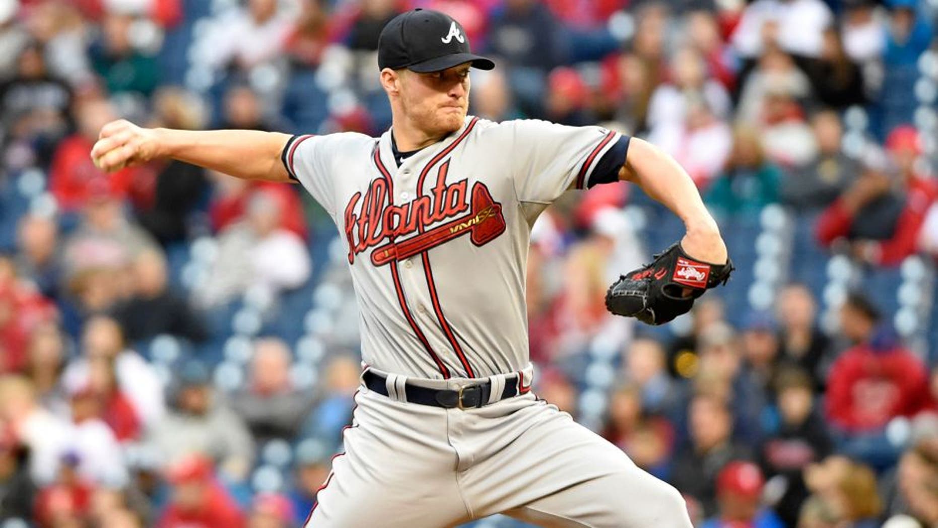 Apr 25, 2015; Philadelphia, PA, USA; Atlanta Braves starting pitcher Shelby Miller (17) throws a pitch during the first inning against the Philadelphia Phillies at Citizens Bank Park. Mandatory Credit: Eric Hartline-USA TODAY Sports