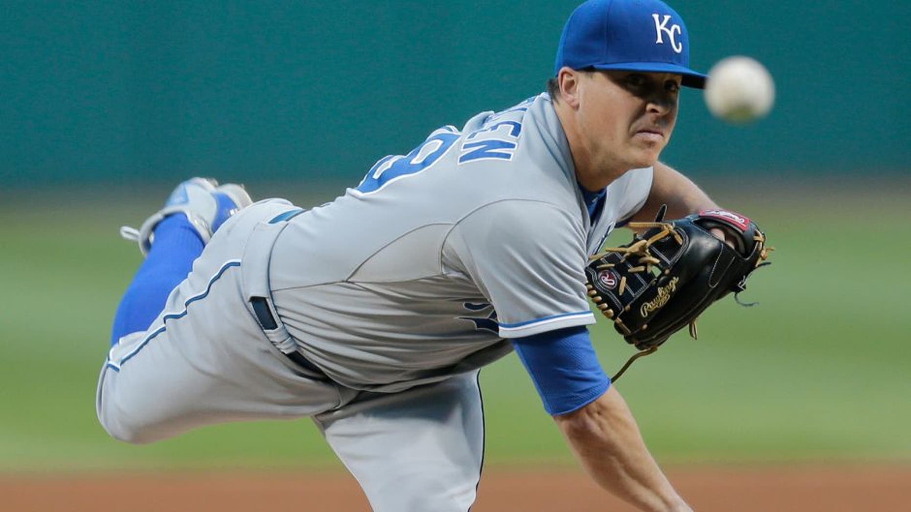 Kansas City Royals starting pitcher Kris Medlen throws during the first inning of a baseball game against the Cleveland Indians, Tuesday, Sept. 15, 2015, in Cleveland. (AP Photo/Tony Dejak)