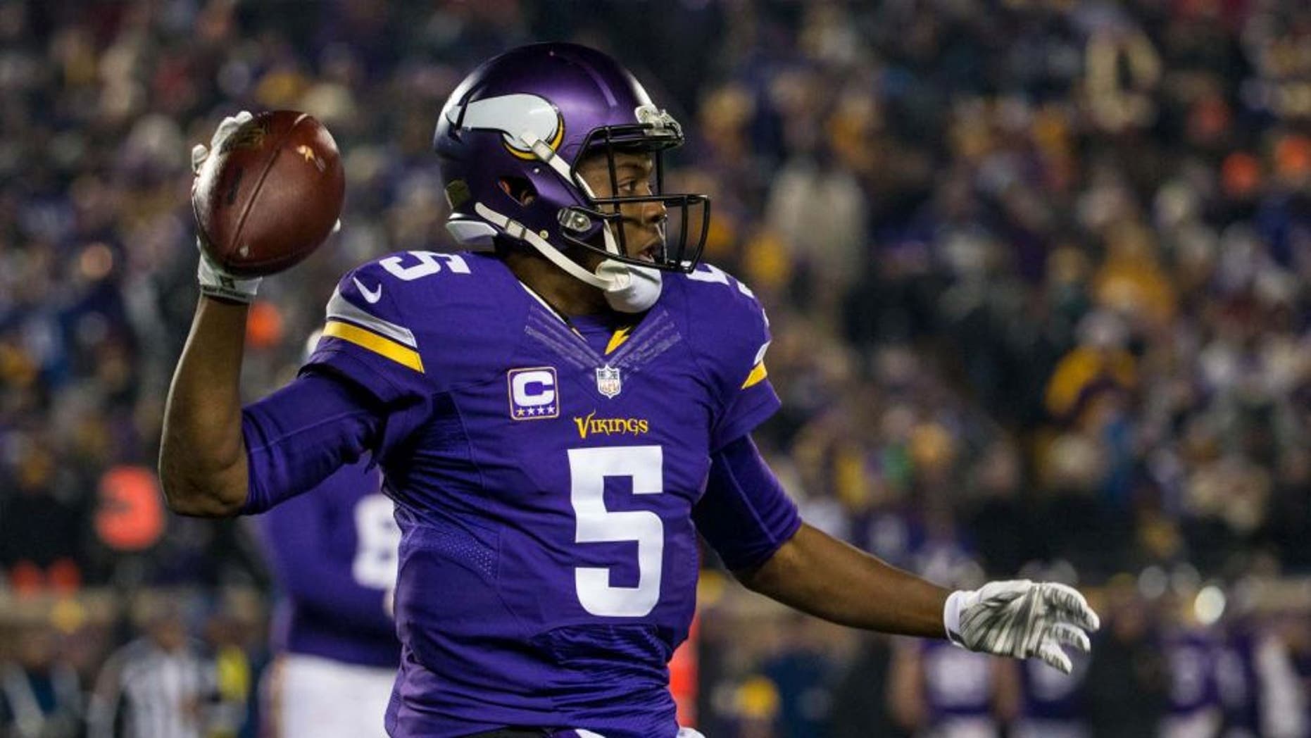Minnesota Vikings quarterback Teddy Bridgewater throws during the first half against the New York Giants at TCF Bank Stadium in Minneapolis on Sunday, Dec. 27, 2015.