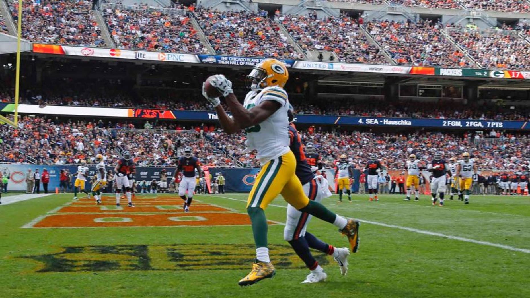 Green Bay Packers wide receiver Randall Cobb makes a touchdown reception under pressure from Chicago Bears cornerback Sherrick McManis during the second half of an NFL football game, Sunday, Sept. 13, 2015, in Chicago.