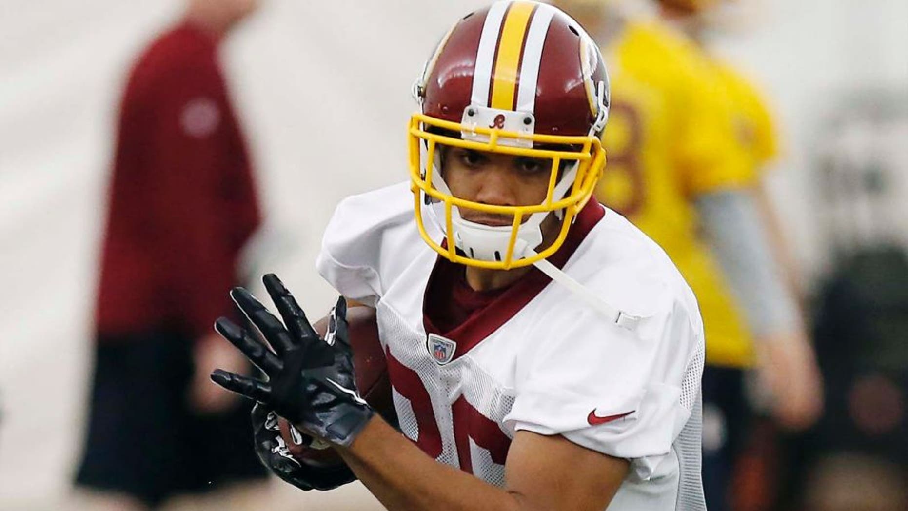 May 29, 2014; Ashburn, VA, USA; Washington Redskins tight end Jordan Reed (86) runs with the ball during organized team activities at Redskins Park.