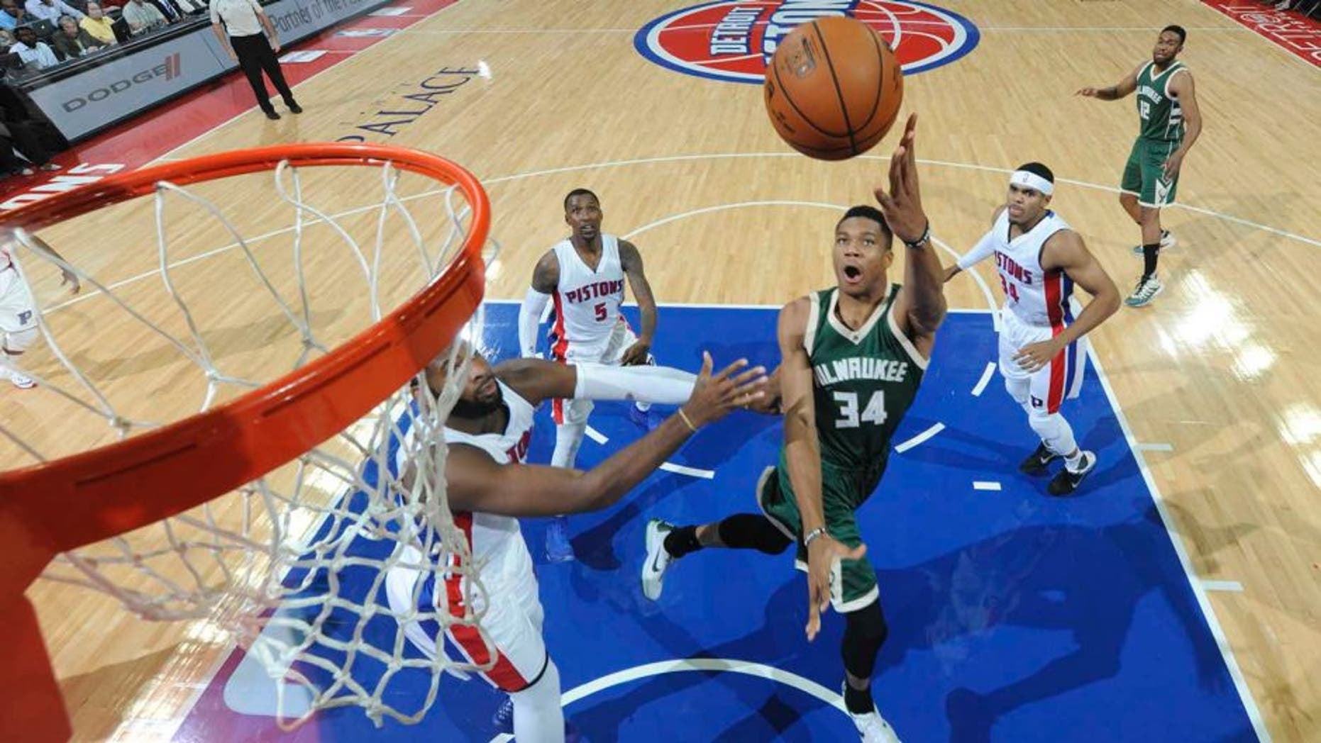 AUBURN HILLS, MI - OCTOBER 17: Giannis Antetokounmpo #34 of the Milwaukee Bucks shoots the ball against the Detroit Pistons on October 17, 2016 at The Palace of Auburn Hills in Auburn Hills, Michigan. NOTE TO USER: User expressly acknowledges and agrees that, by downloading and/or using this photograph, User is consenting to the terms and conditions of the Getty Images License Agreement. Mandatory Copyright Notice: Copyright 2016 NBAE (Photo by Chris Schwegler/NBAE via Getty Images)