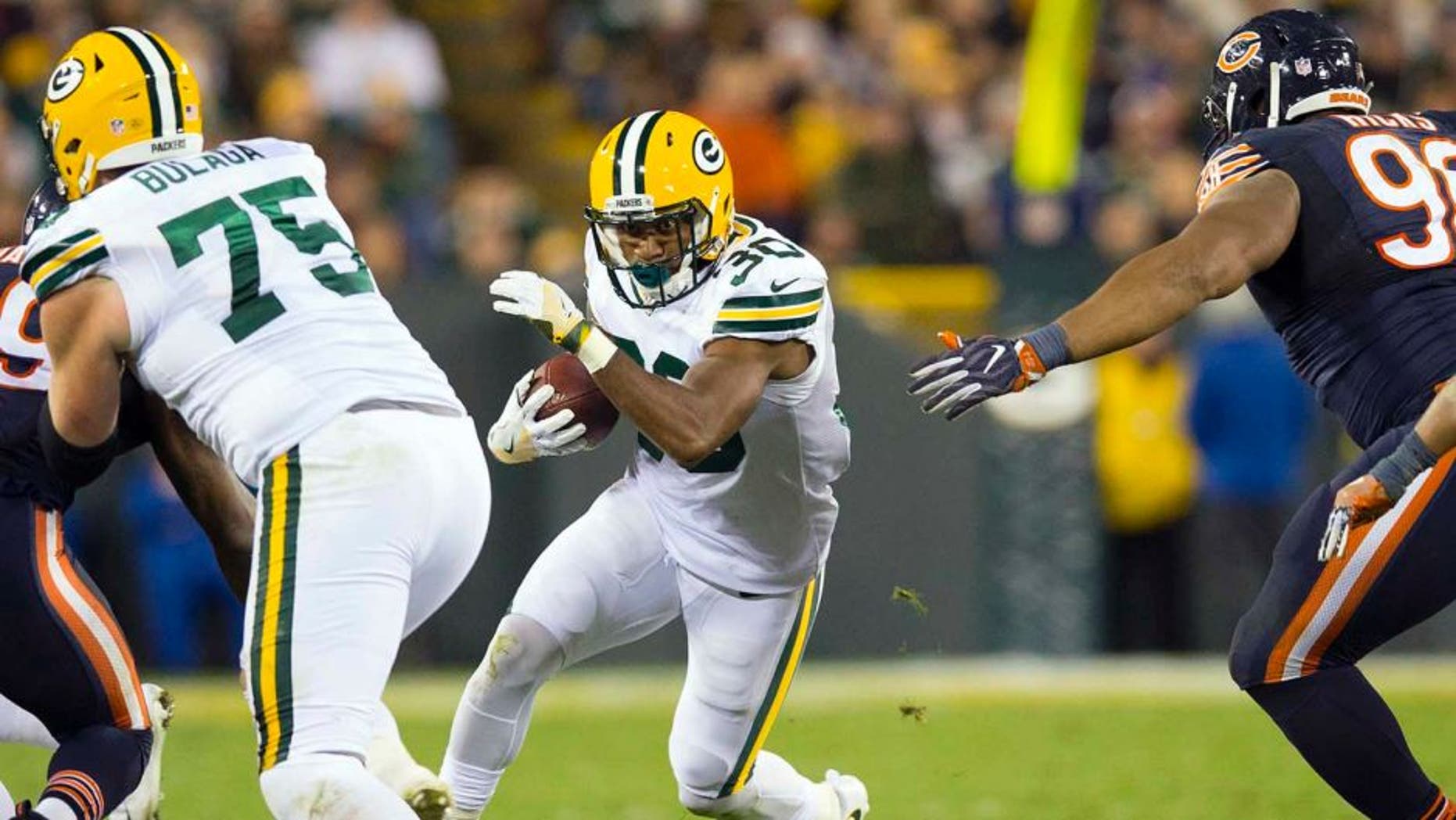Oct 20, 2016; Green Bay, WI, USA; Green Bay Packers running back Knile Davis (30) rushes with the football during the fourth quarter against the Chicago Bears at Lambeau Field. Green Bay won 26-10. Mandatory Credit: Jeff Hanisch-USA TODAY Sports
