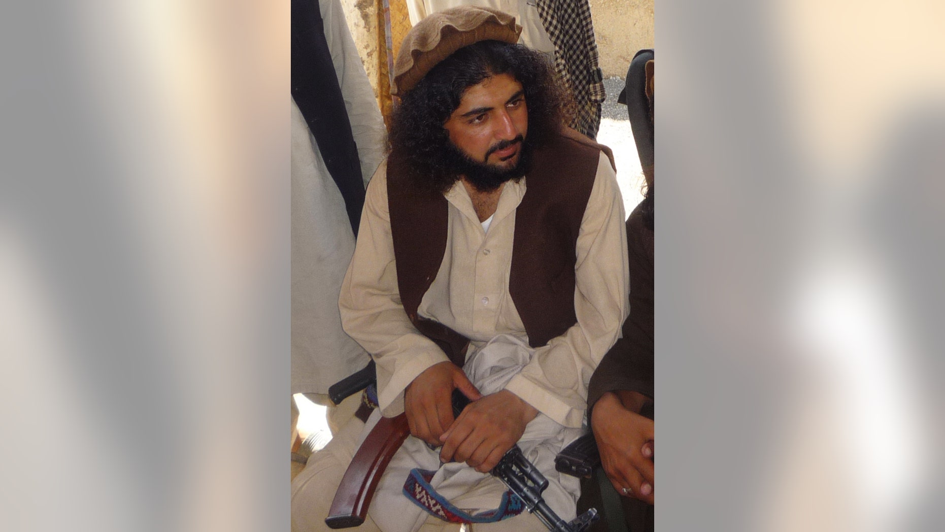 Oct. 4, 2009 - FILE photo of Pakistani Taliban commander Latif Mehsud in Sararogha in south Waziristan in Pakistan. U.S. troops are holding the senior Pakistani Taliban commander they captured in Afghanistan a week ago, an Afghan provincial official said Friday,