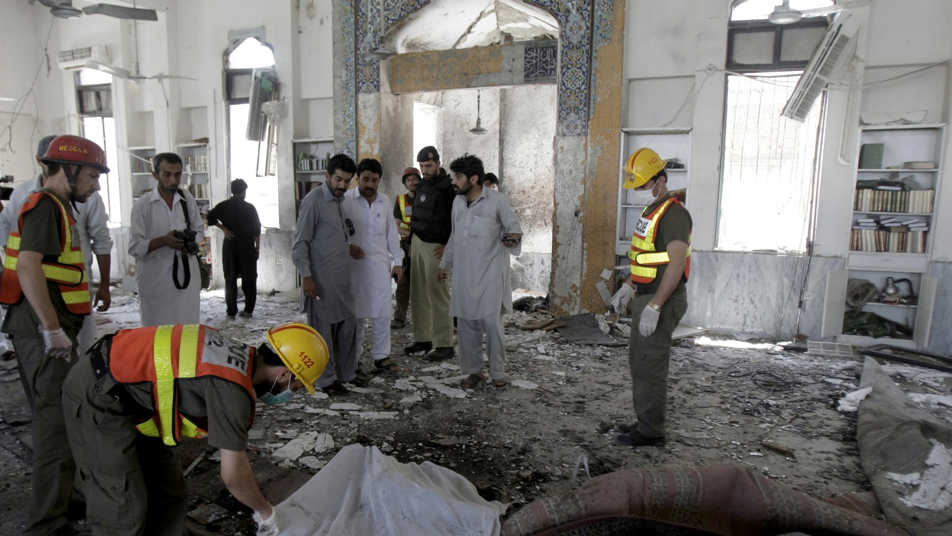 Suicide Bomb Attack At Shiite Mosque In Pakistan Kills 15, Injures ...