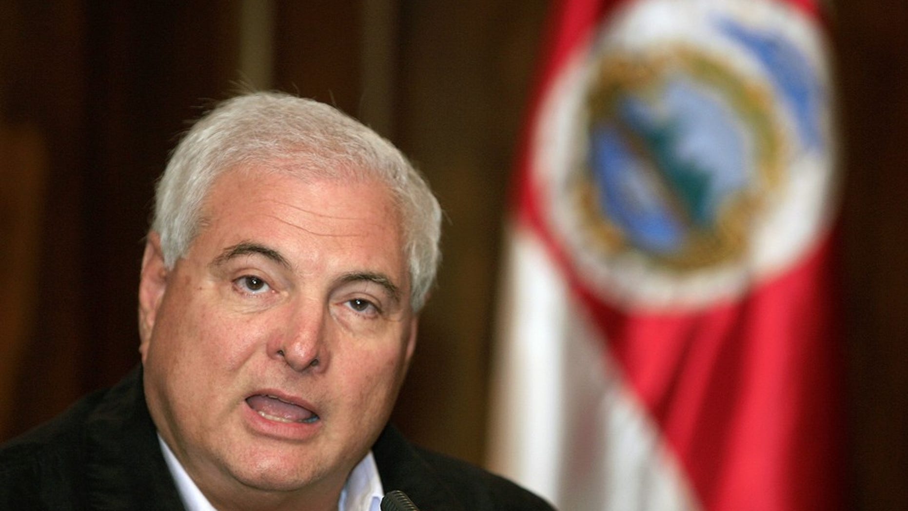 Panama's President Ricardo Martinelli speaks during a news conference in San Jose in this December 8, 2009 photo.