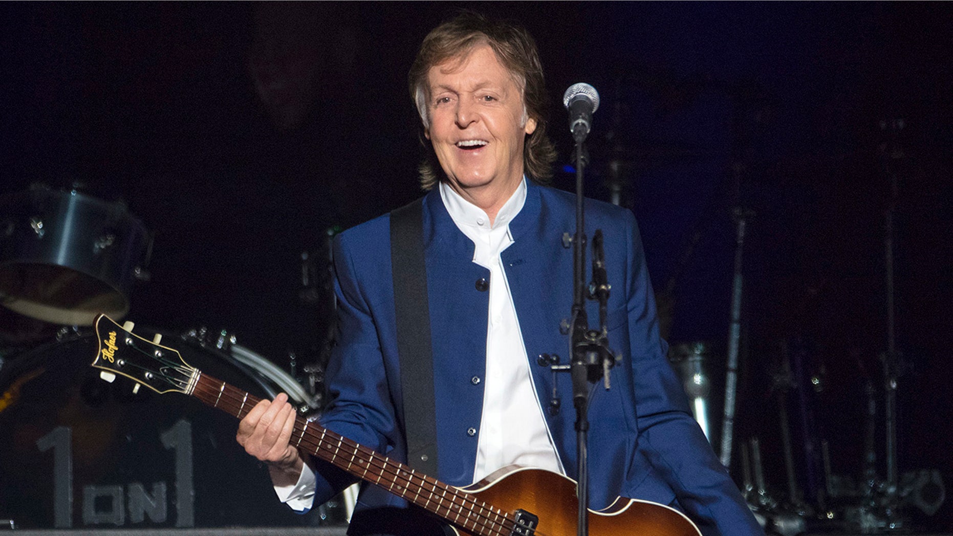 Former Beatle Paul McCartney paid a visit to his old stomping grounds this week, returning to the famed Abbey Road.