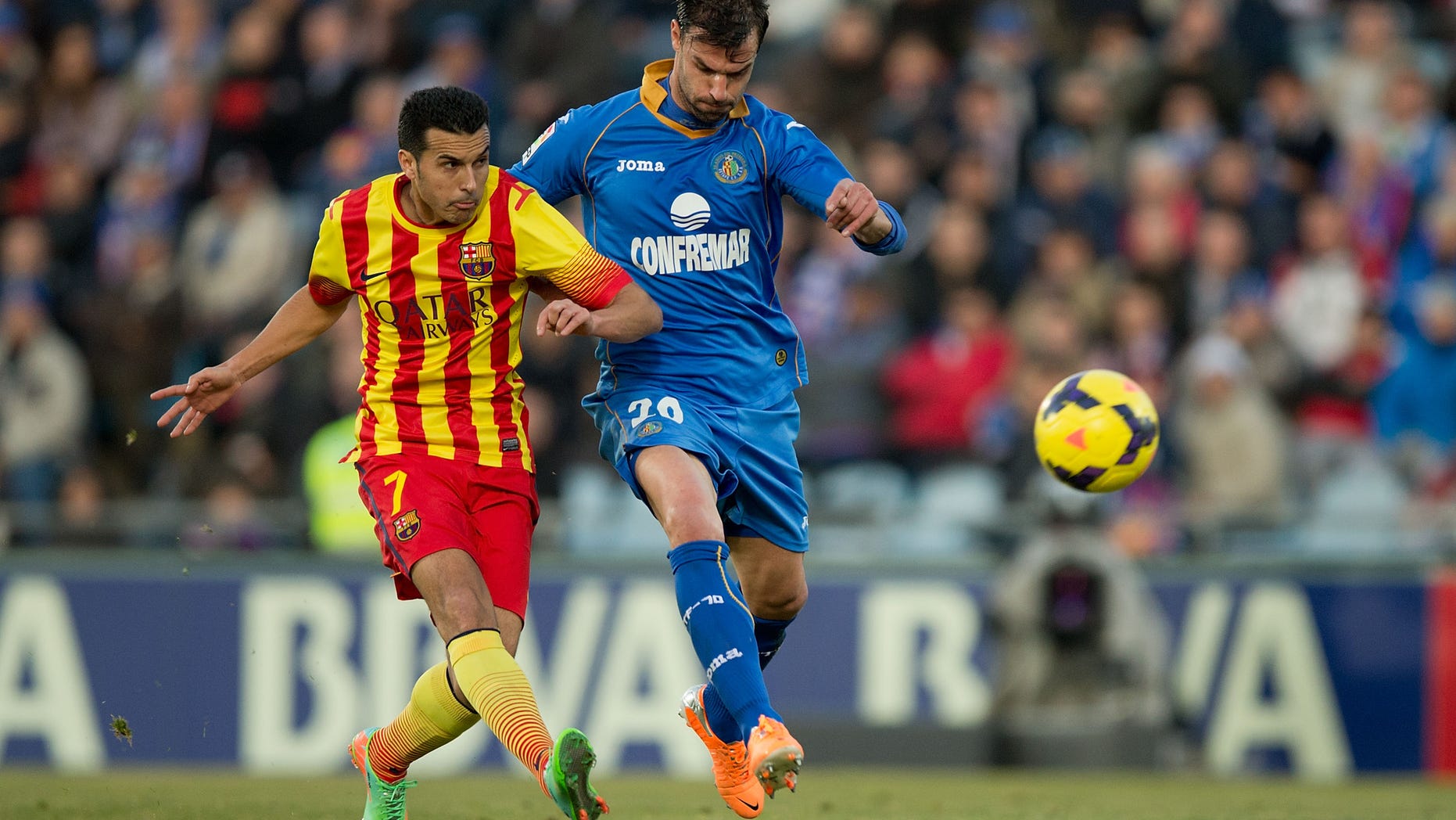 GETAFE, SPAIN - DECEMBER 22: Pedro Rodriguez Ledesma of FC Barcelona scores their opening goal against Juan Valera Espin of Getafe CF during the La Liga match between Getafe CF and FC Barcelona at Coliseum Alfonso Perez on December 22, 2013 in Getafe, Spain. (Photo by Gonzalo Arroyo Moreno/Getty Images)