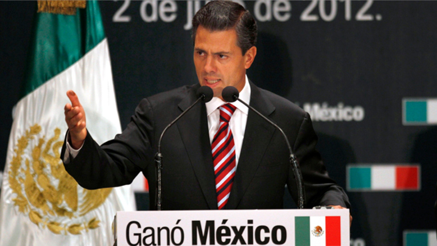 Enrique Peña Nieto, virtual presidente de México, da una conferencia de prensa el lunes 2 de julio de 2012, un dÃa después de las elecciones. (Foto AP/Marco Ugarte)
