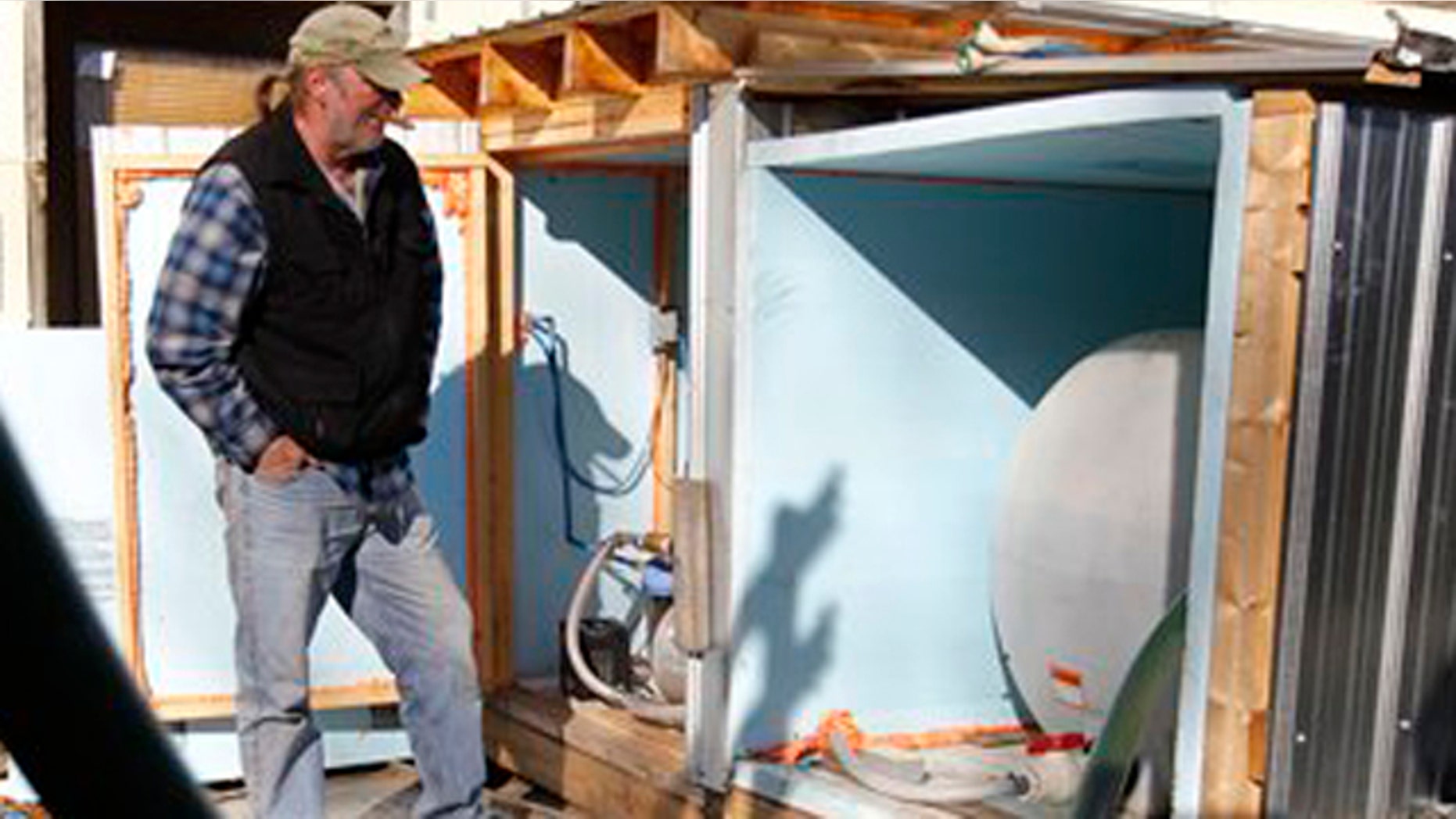 Feb. 13, 2012 : Ray Kemble pumps drinking water into tanks along side his home in Dimock, Pa.