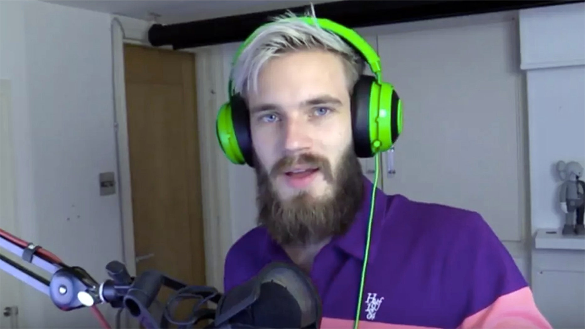 YouTube star PewDiePie apologized for posting a controversial meme earlier this week.