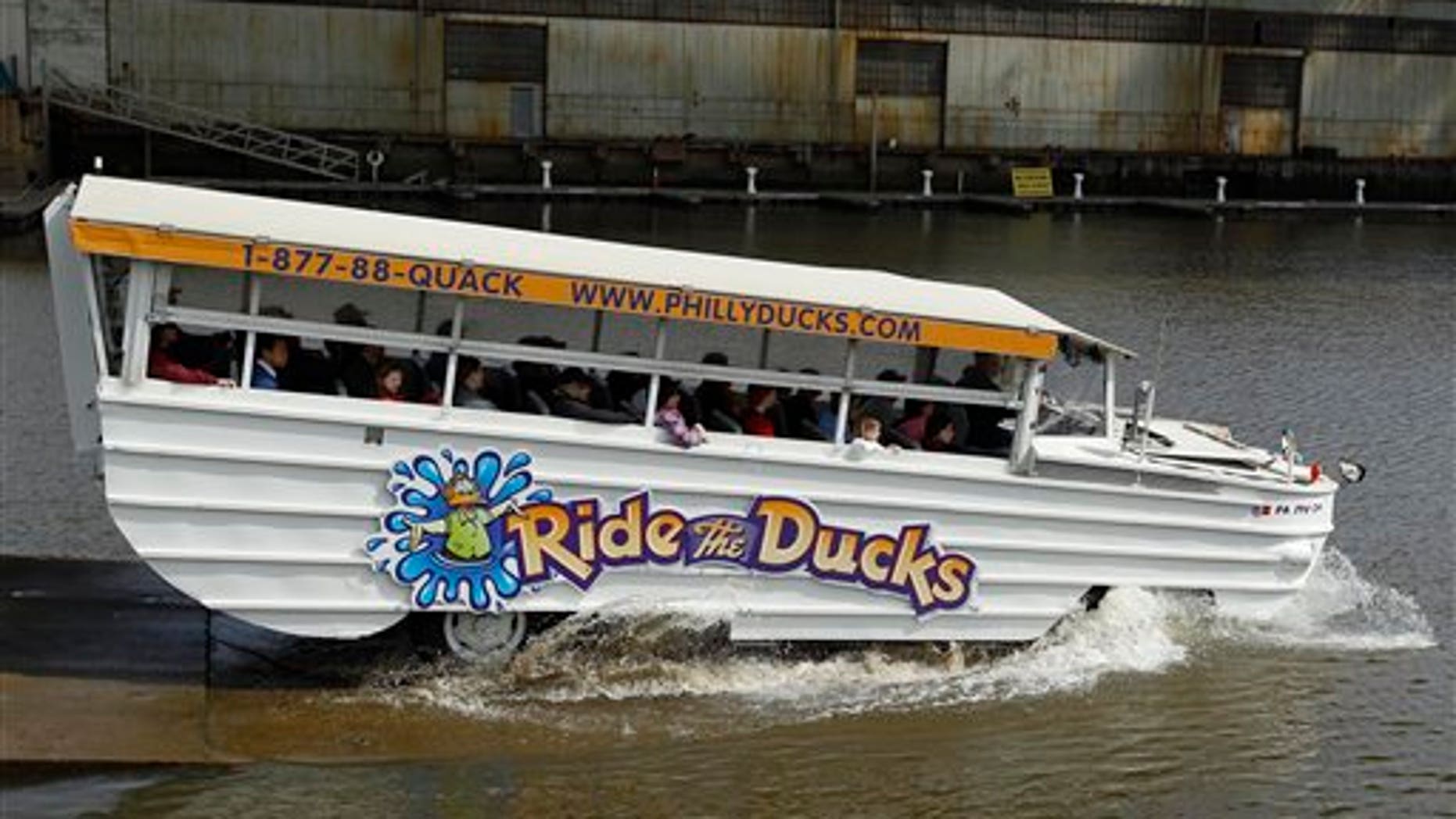 Philly duck boat tours resume after fatal crash | Fox News